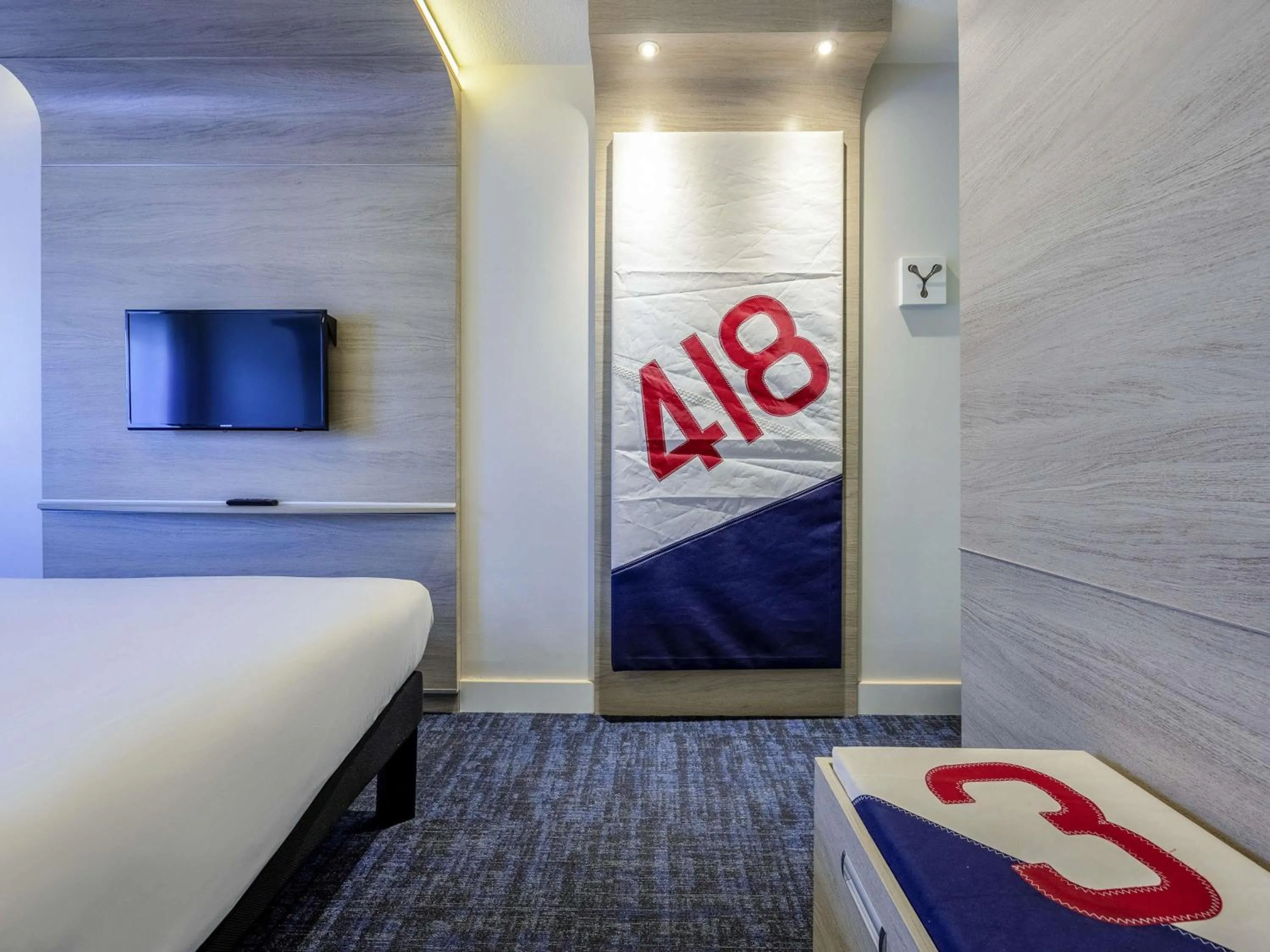 Bedroom, Bed in ibis Styles La Rochelle Centre Vieux Port