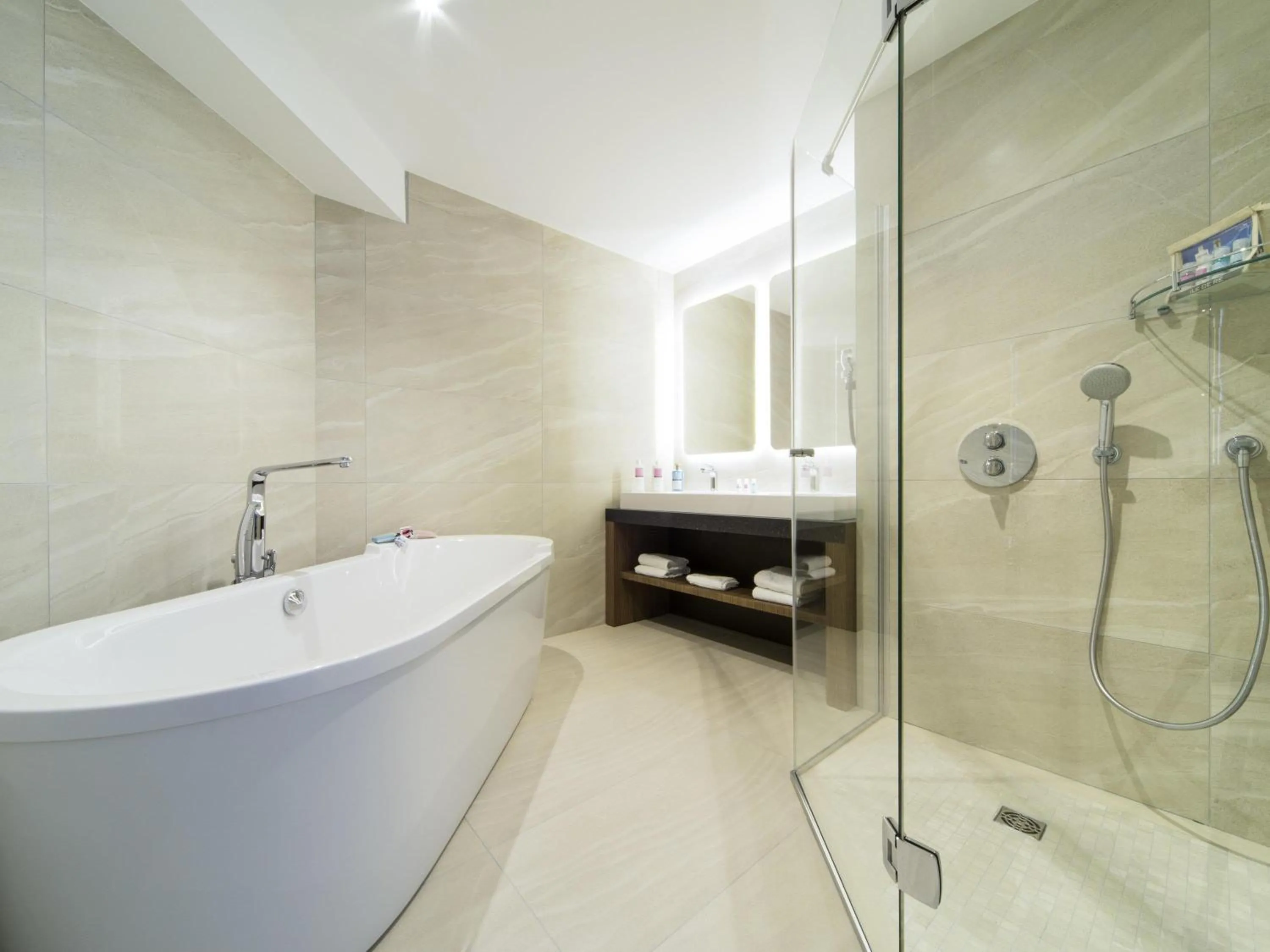 Photo of the whole room in ibis Styles La Rochelle Centre Vieux Port