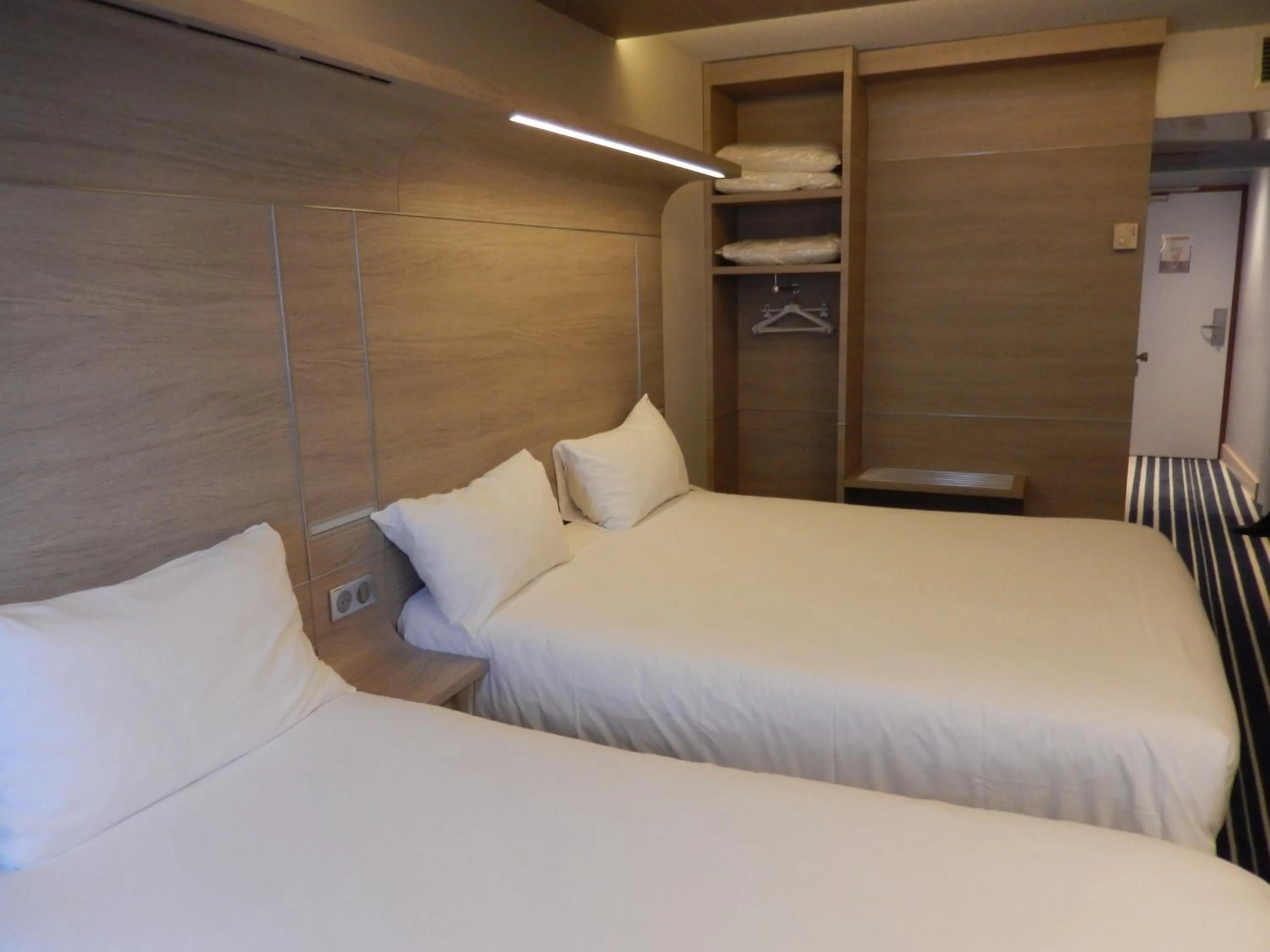 Bed in ibis Styles La Rochelle Centre Vieux Port