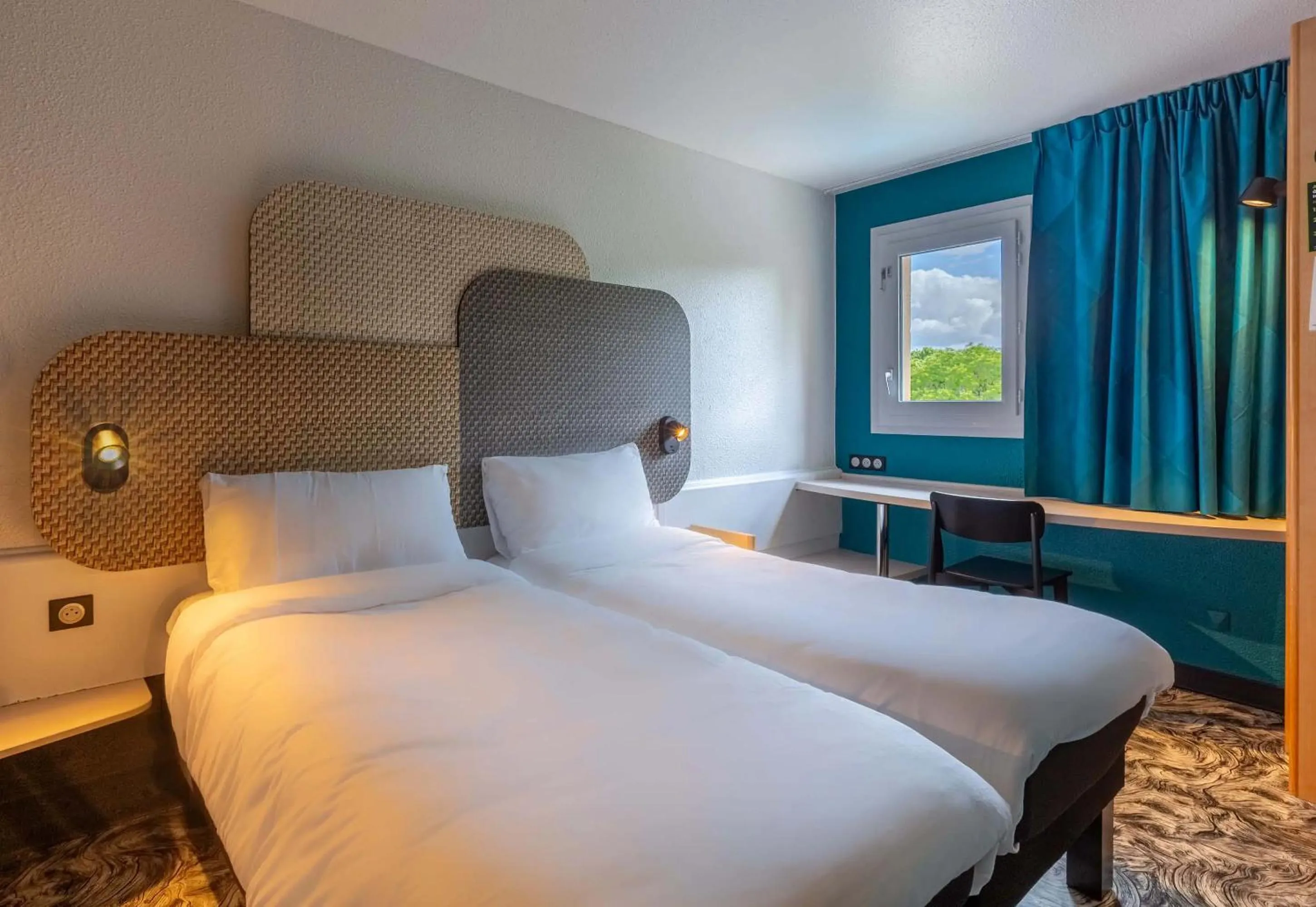 Bedroom, Bed in B&B HOTEL Chartres Centre Cathédrale 3 étoiles