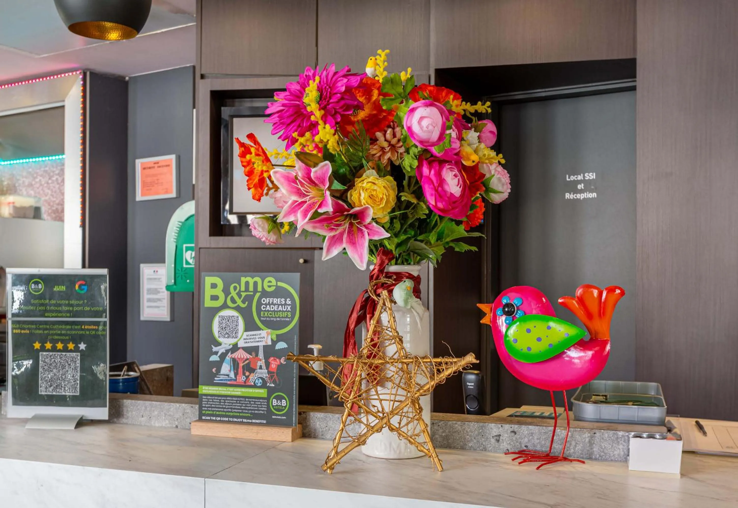 Decorative detail in B&B HOTEL Chartres Centre Cathédrale 3 étoiles