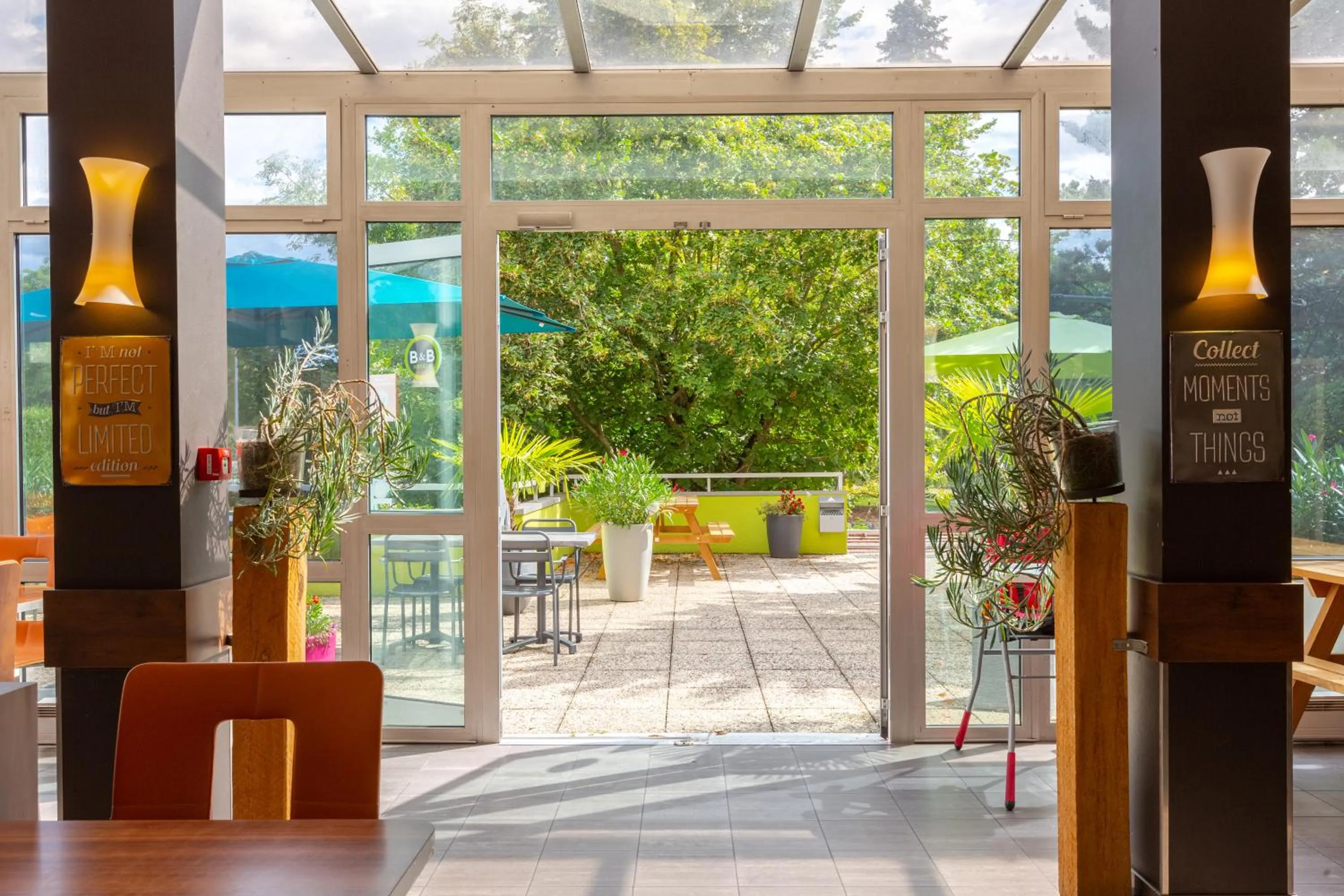 Patio in B&B HOTEL Chartres Centre Cathédrale 3 étoiles