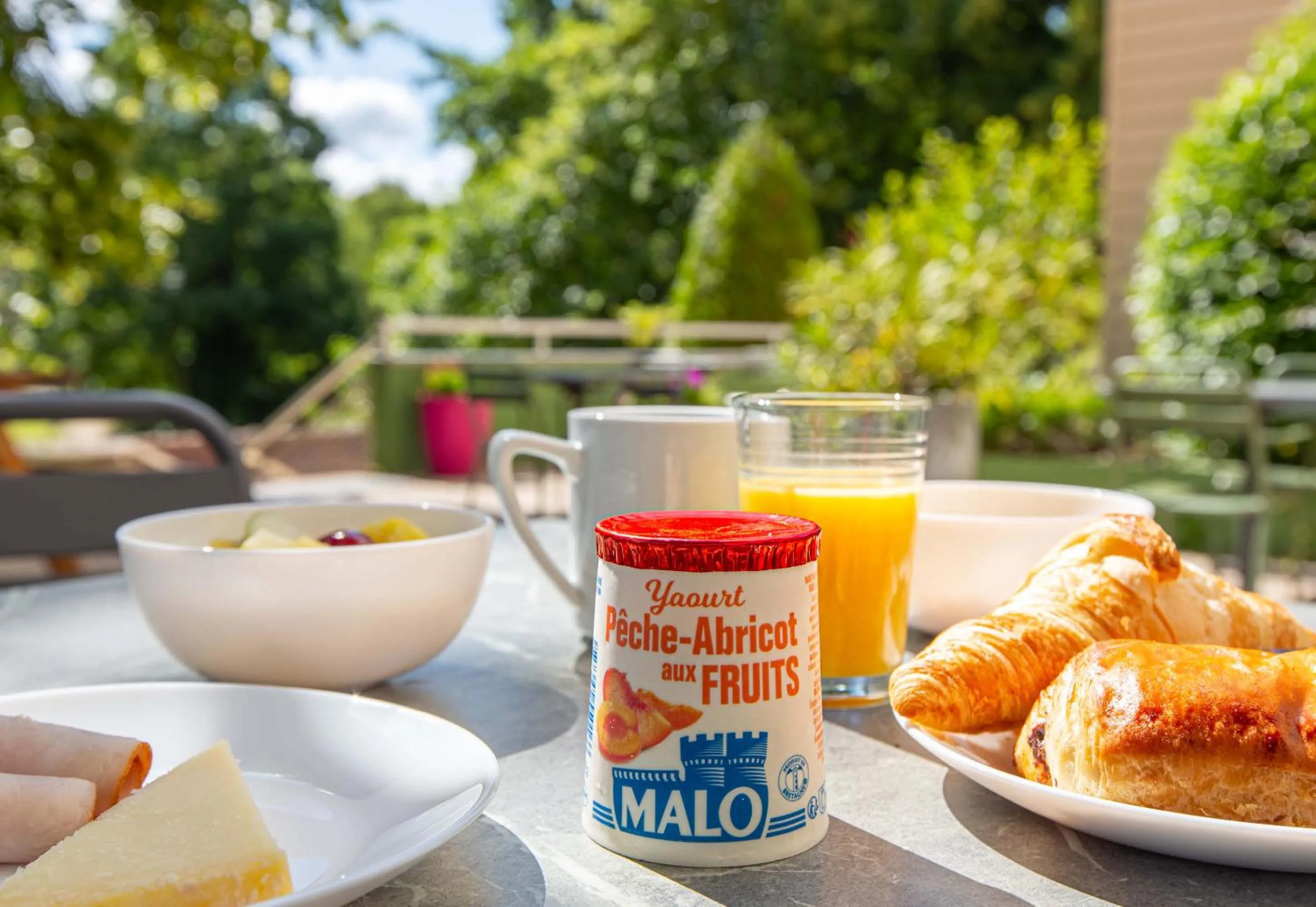Breakfast in B&B HOTEL Chartres Centre Cathédrale 3 étoiles