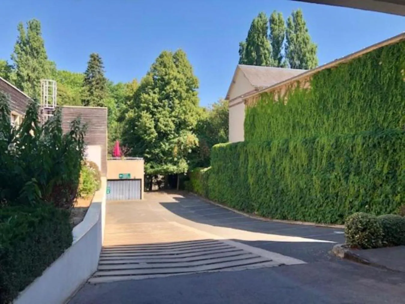 Parking in B&B HOTEL Chartres Centre Cathédrale 3 étoiles