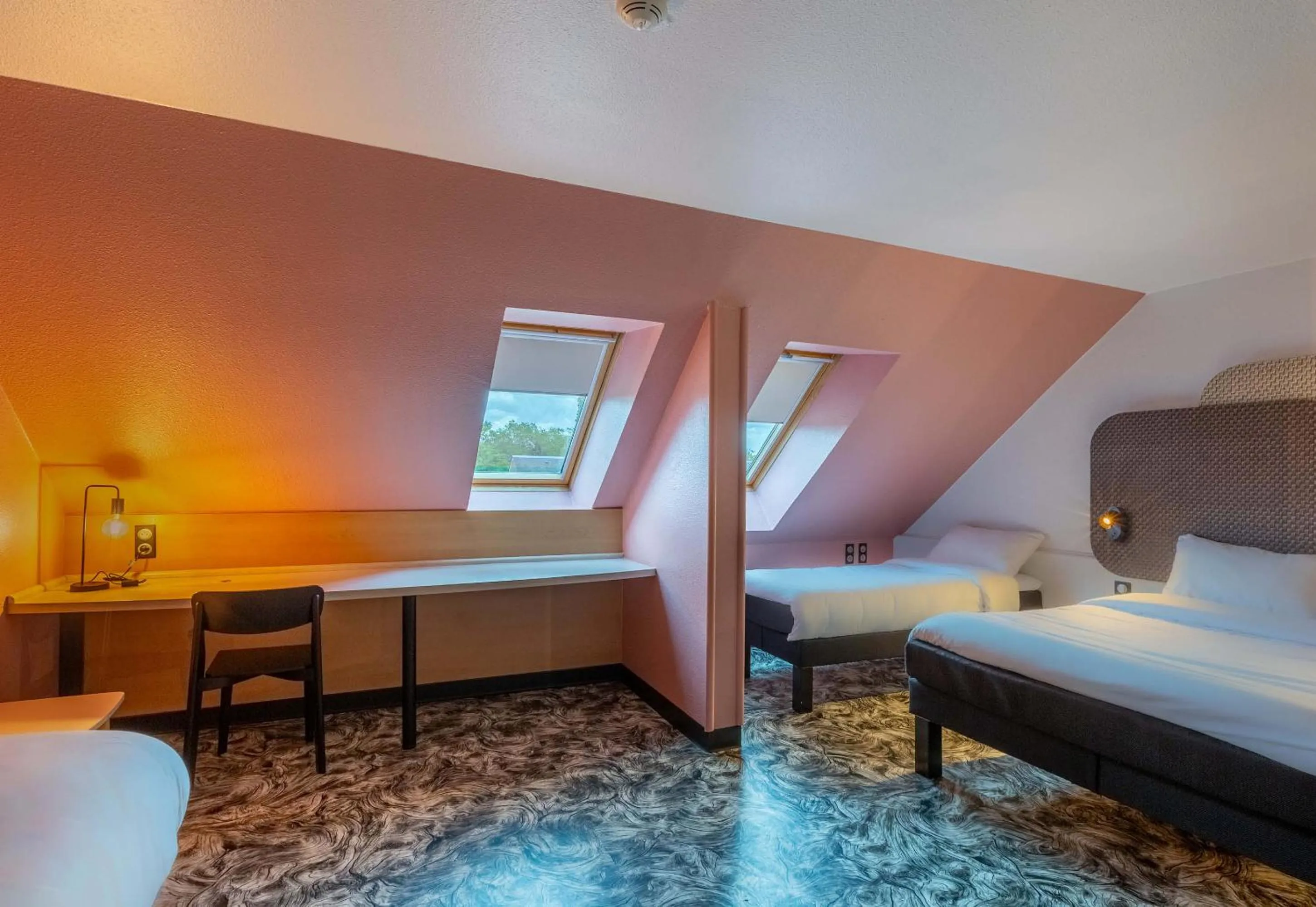 Bedroom, Bed in B&B HOTEL Chartres Centre Cathédrale 3 étoiles