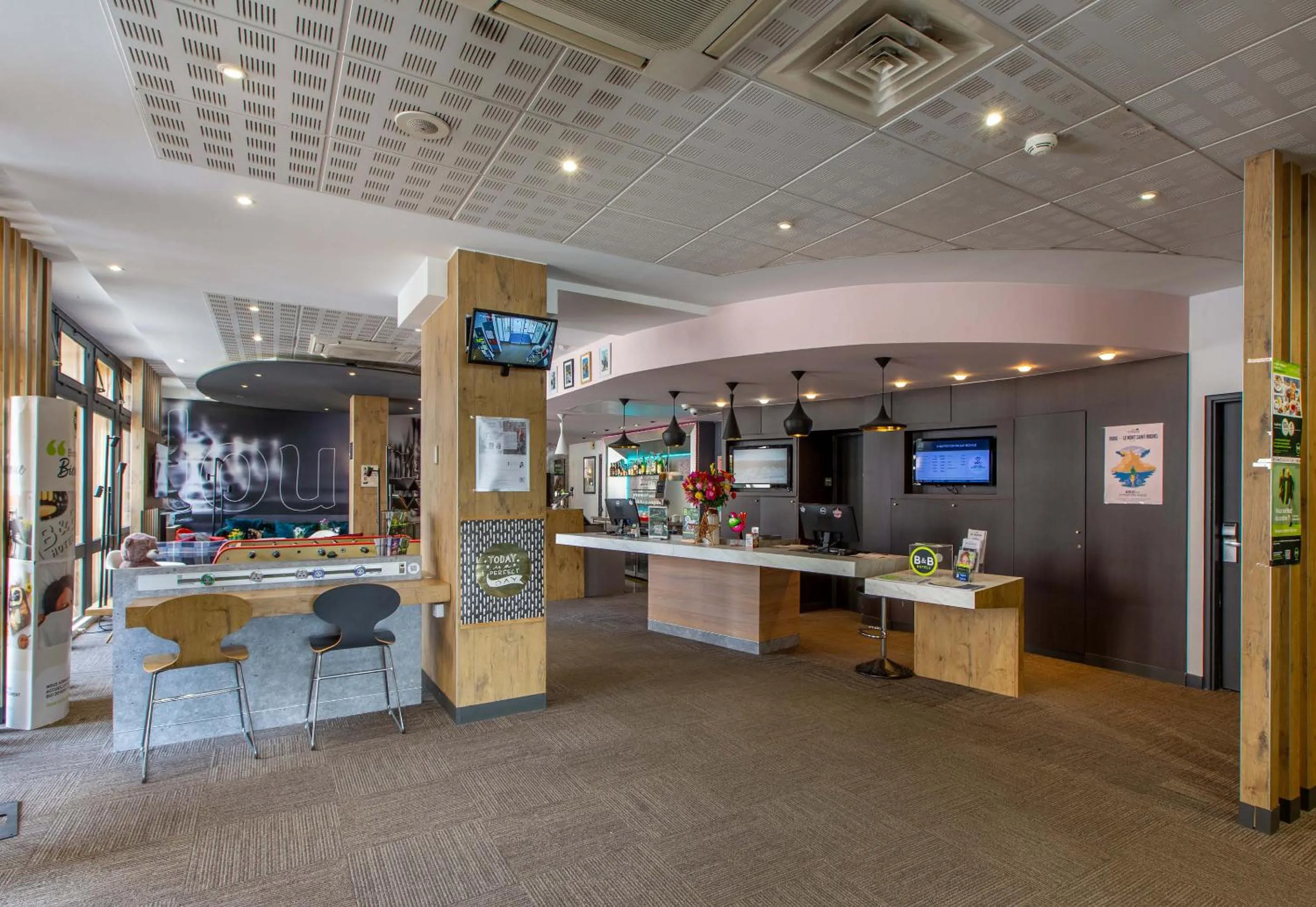 Lobby or reception in B&B HOTEL Chartres Centre Cathédrale 3 étoiles