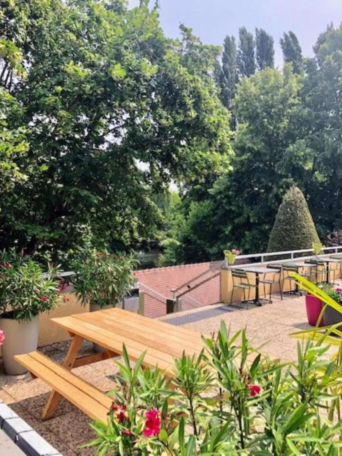 Patio in B&B HOTEL Chartres Centre Cathédrale 3 étoiles