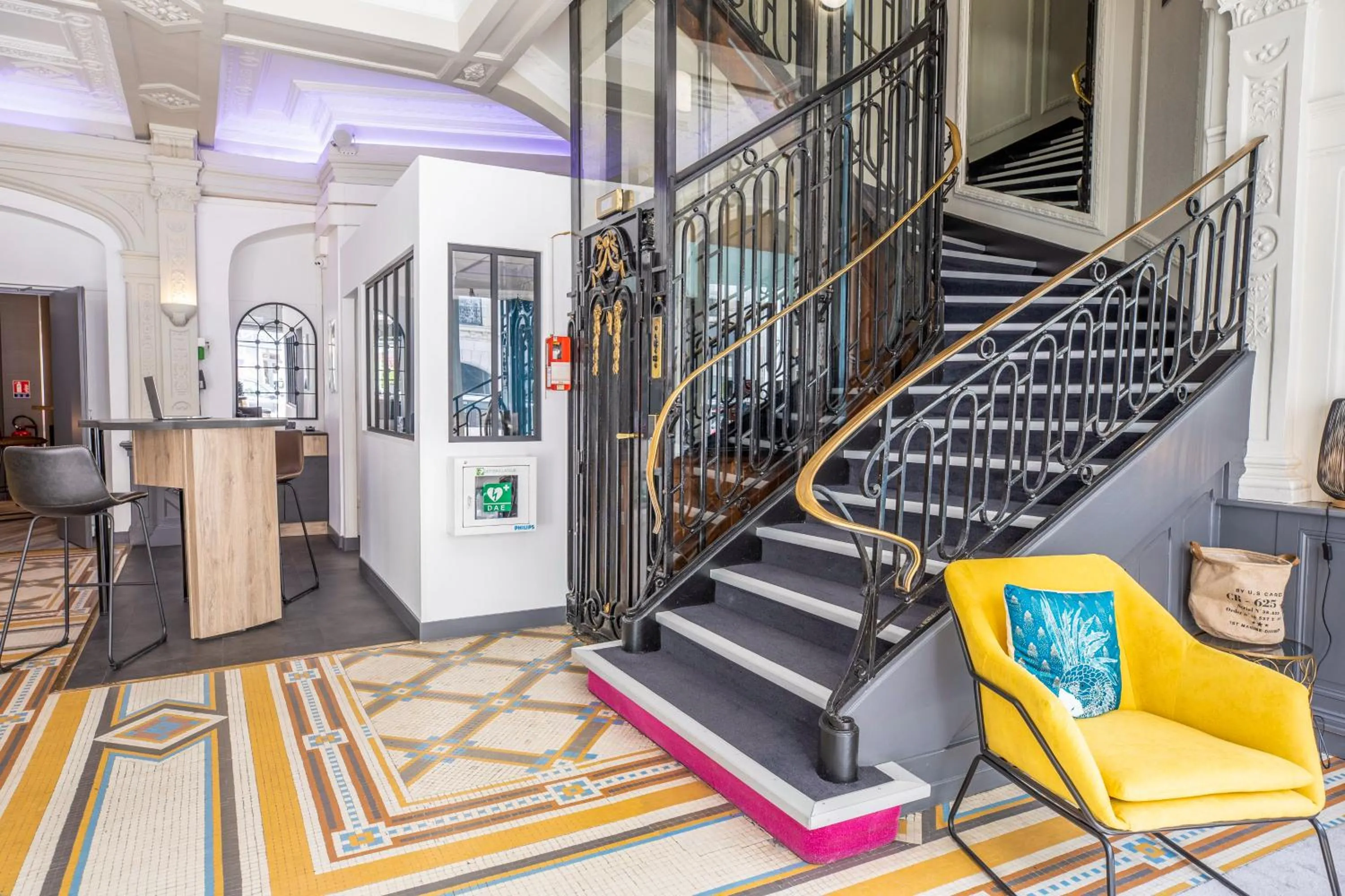 Lobby or reception in ibis Blois Centre Château