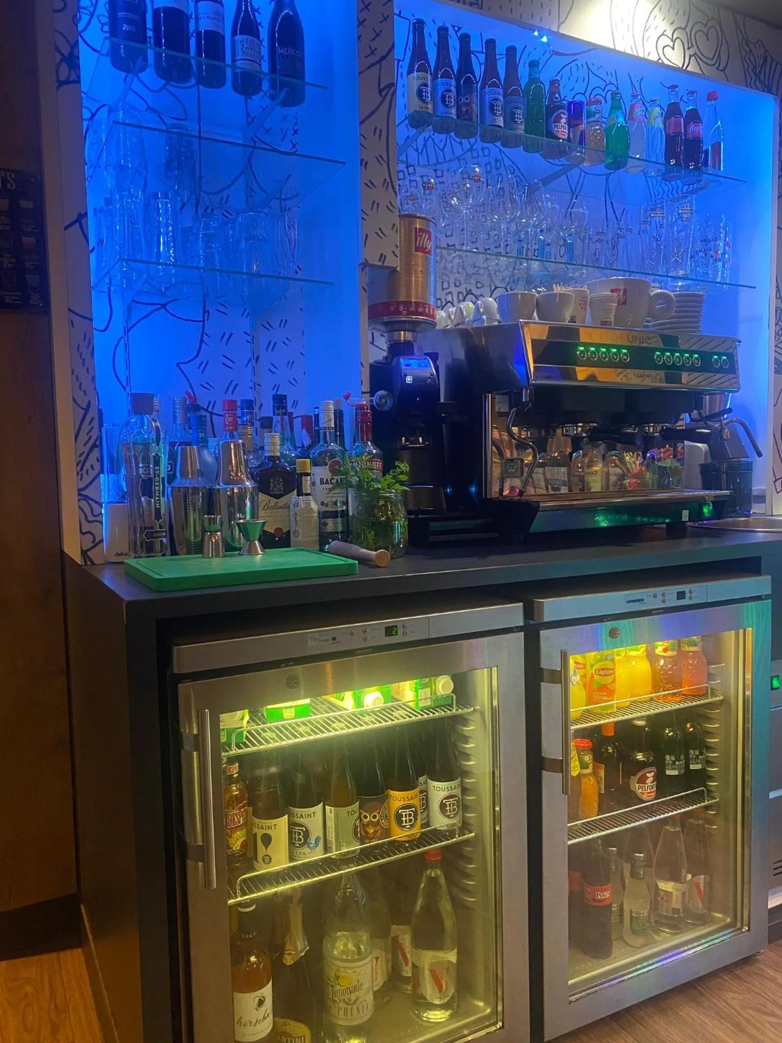 Lounge or bar in B&B HOTEL Versailles Le Chesnay