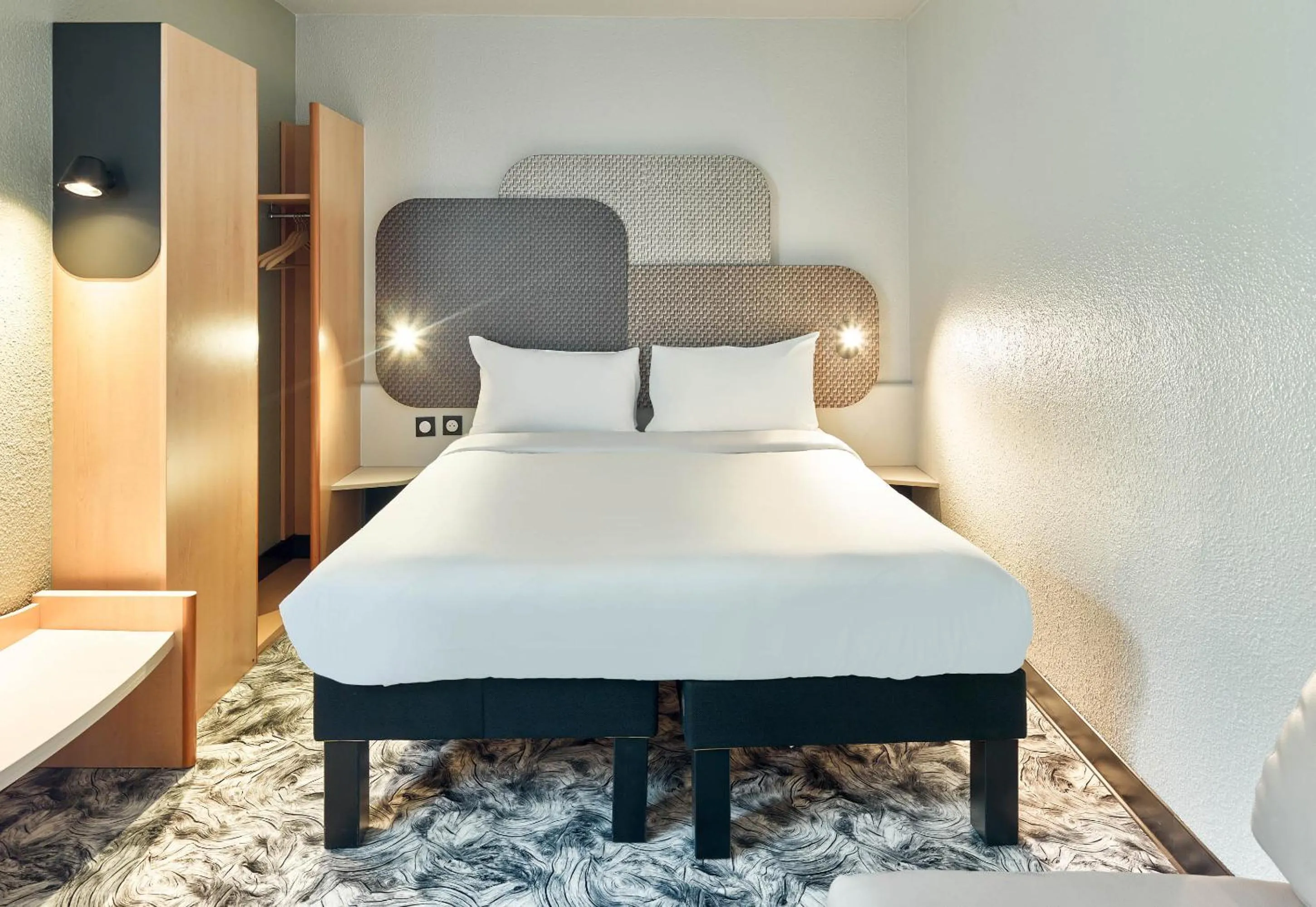 Bedroom, Bed in B&B HOTEL Versailles Le Chesnay