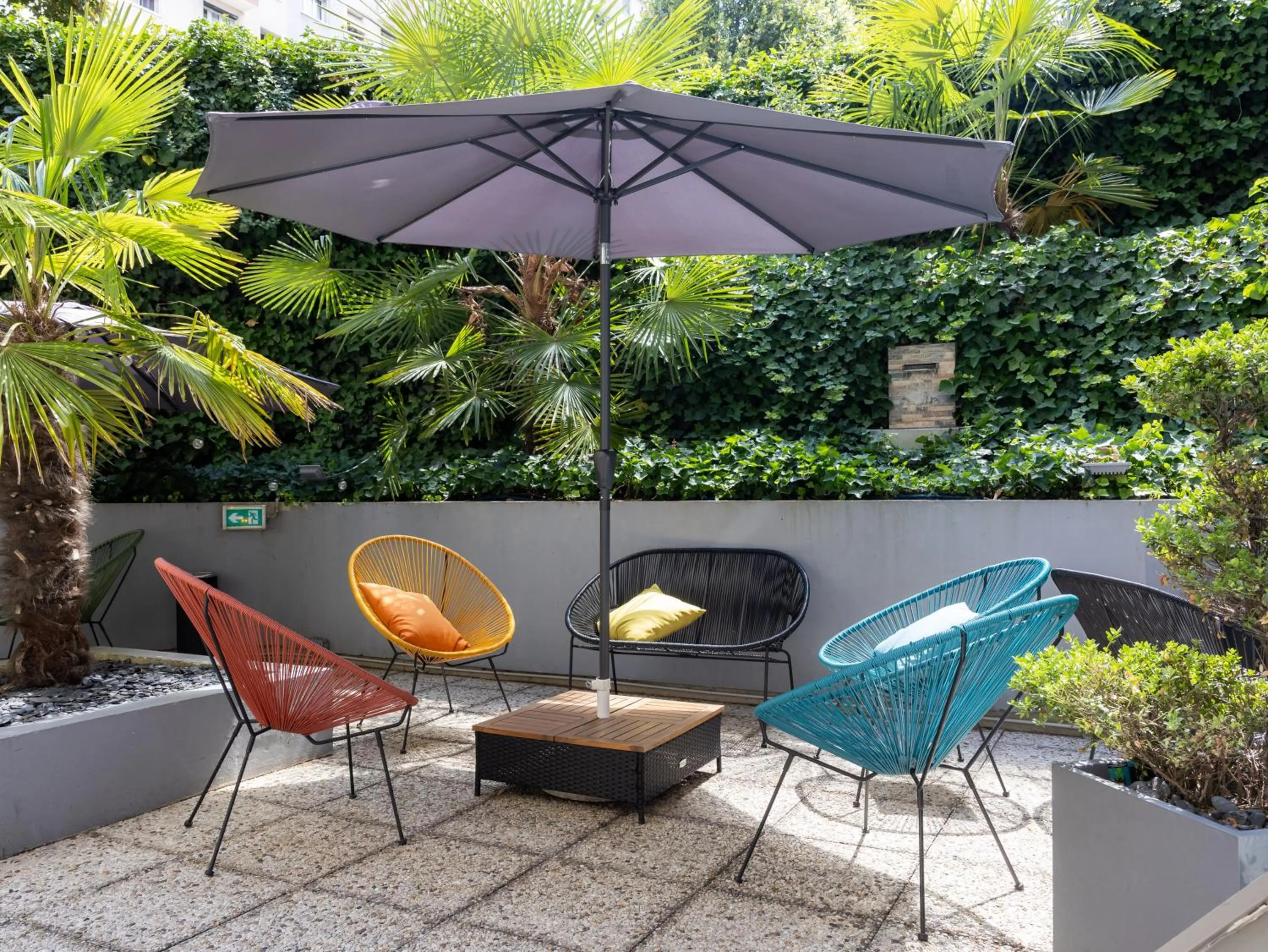 Garden in ibis Paris Alesia Montparnasse