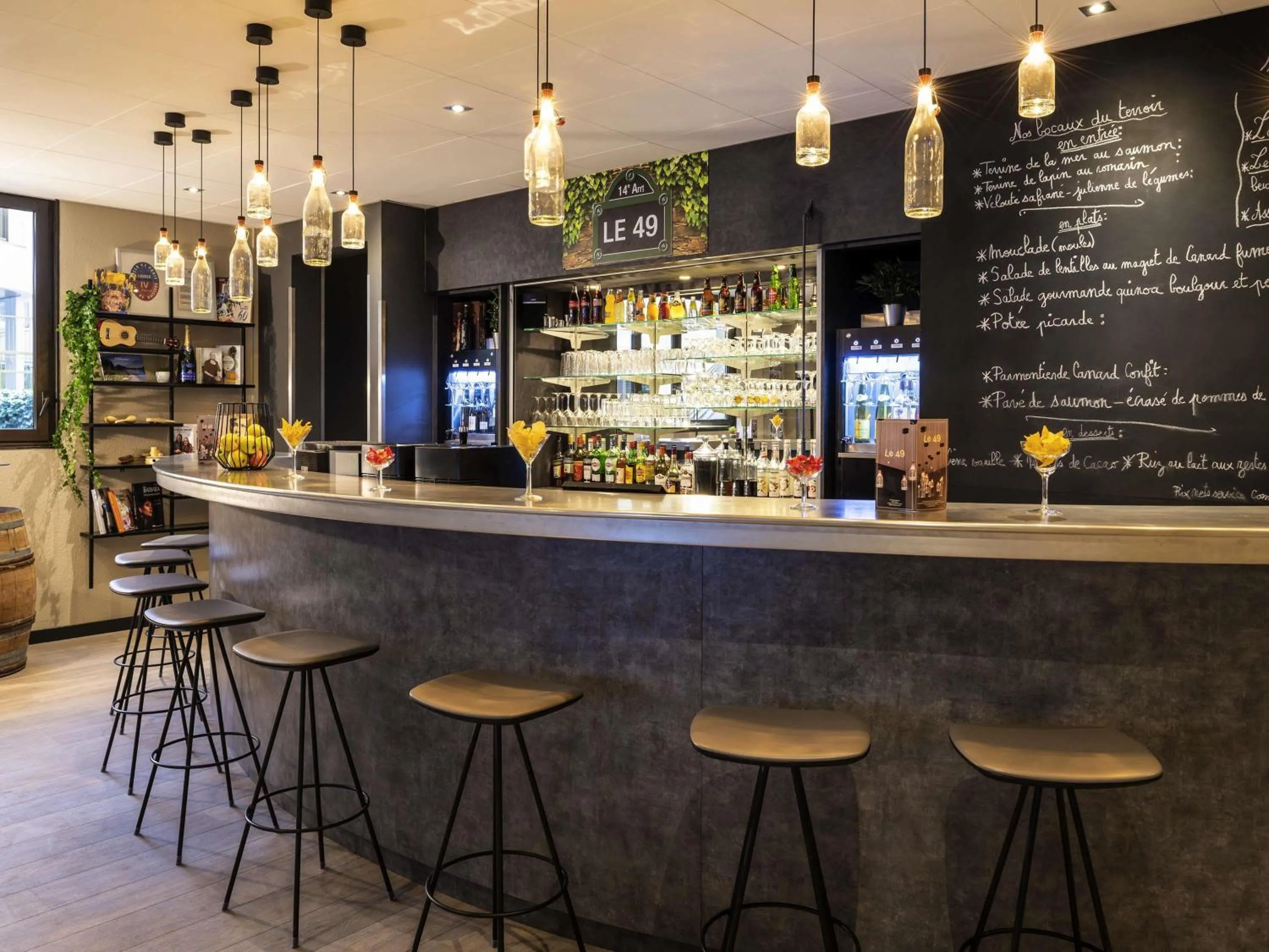 Lounge or bar in ibis Paris Alesia Montparnasse