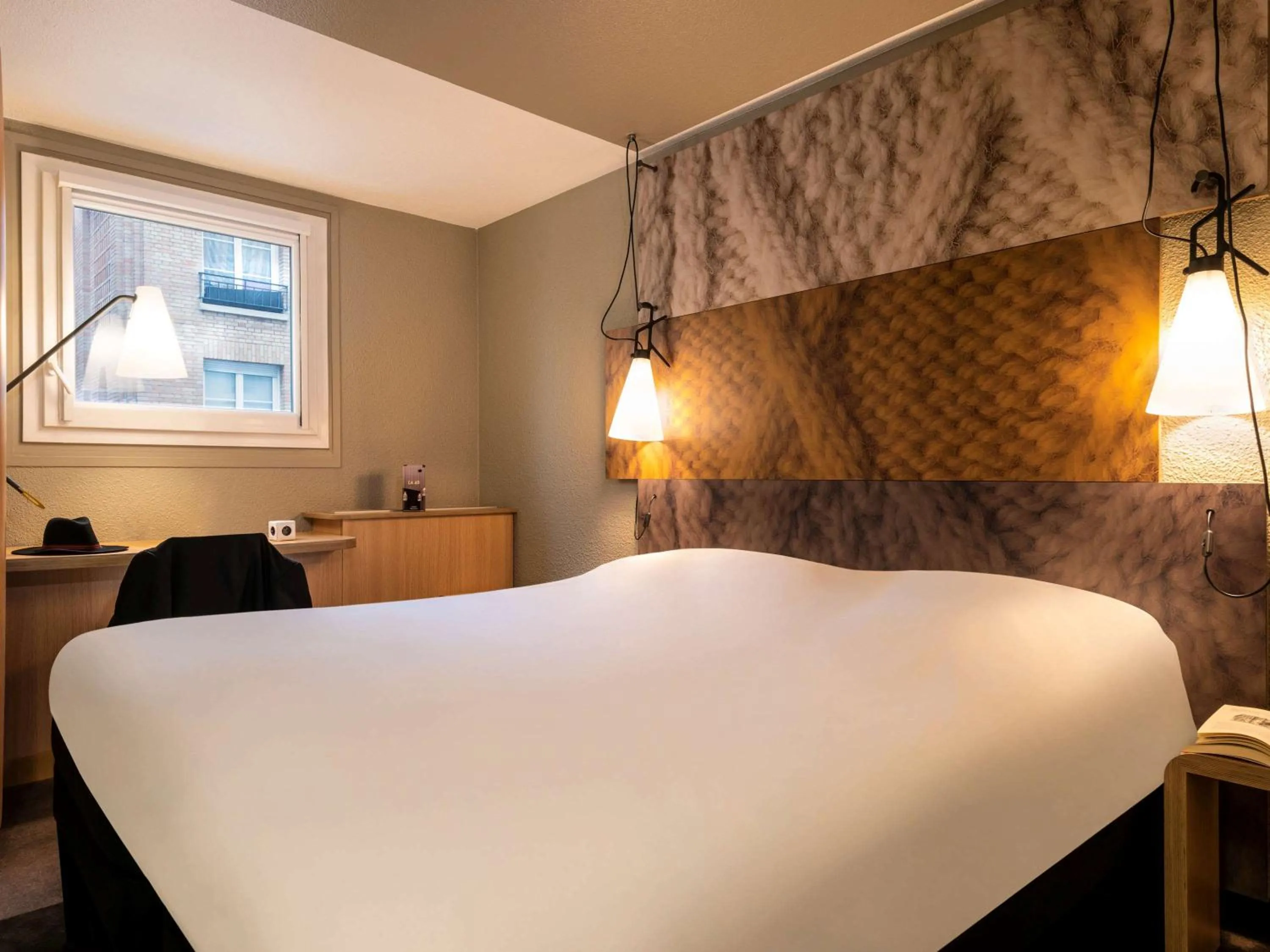 Photo of the whole room, Bed in ibis Paris Alesia Montparnasse