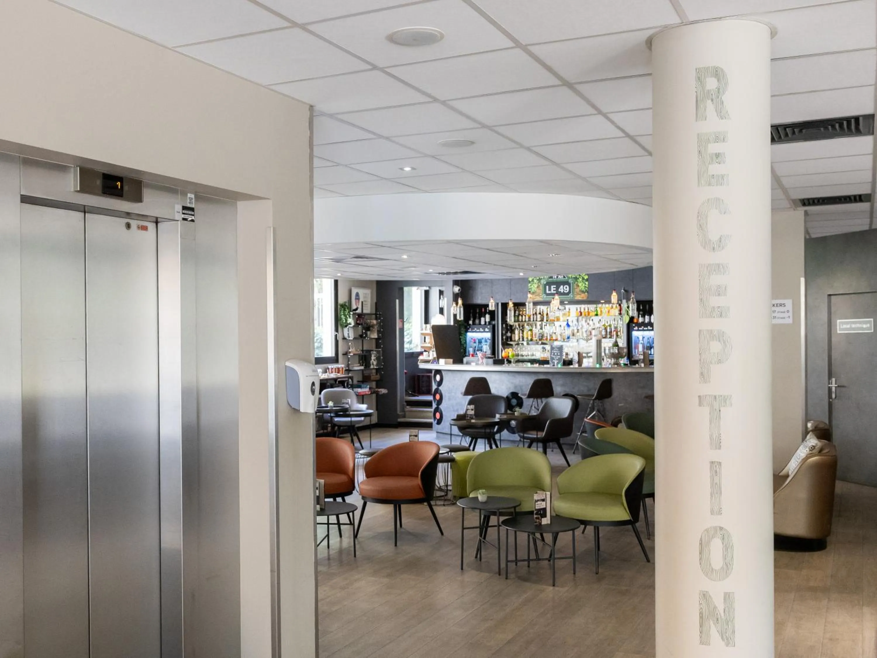 Lounge or bar in ibis Paris Alesia Montparnasse