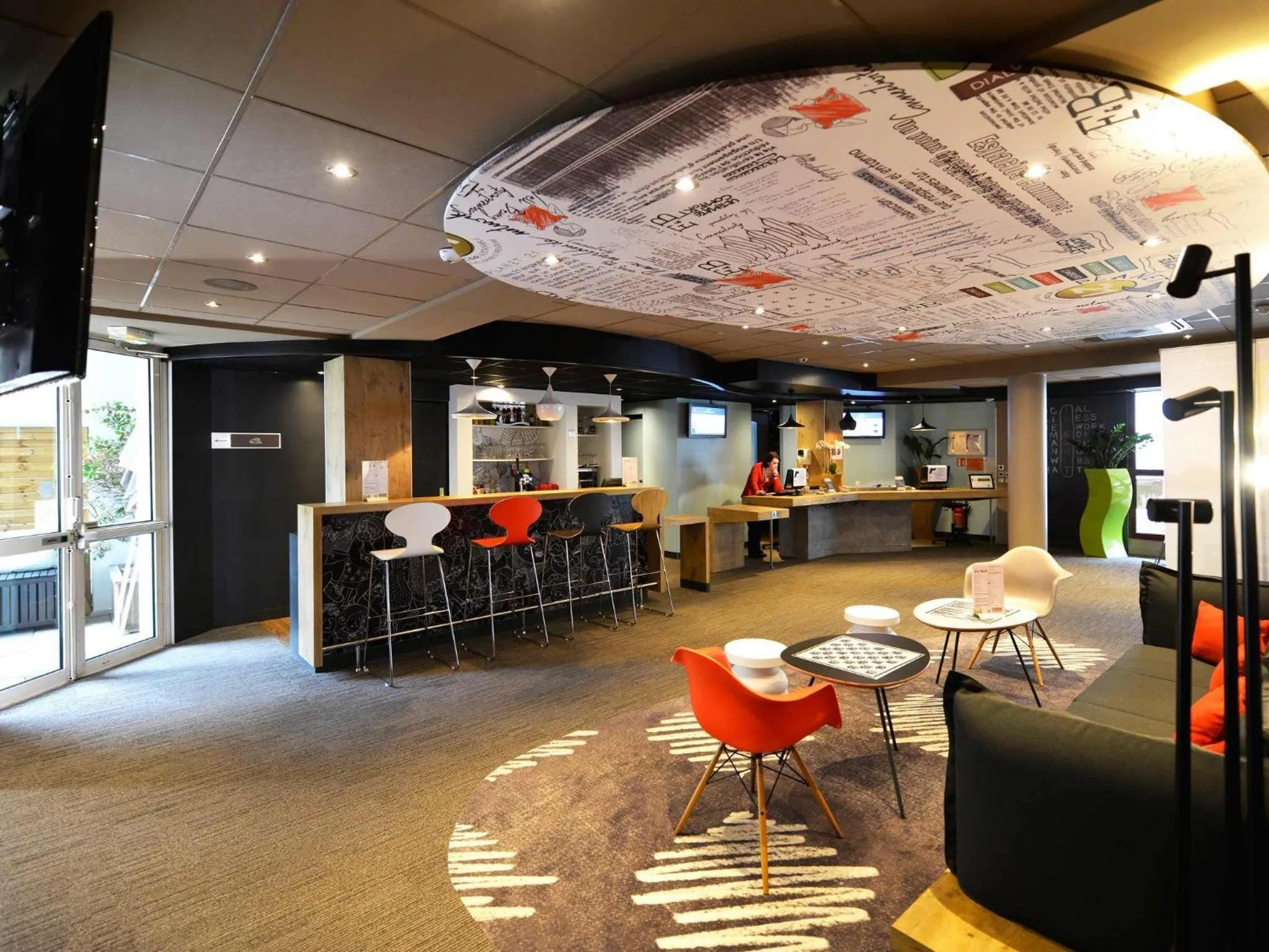 Property building in ibis Château de Fontainebleau