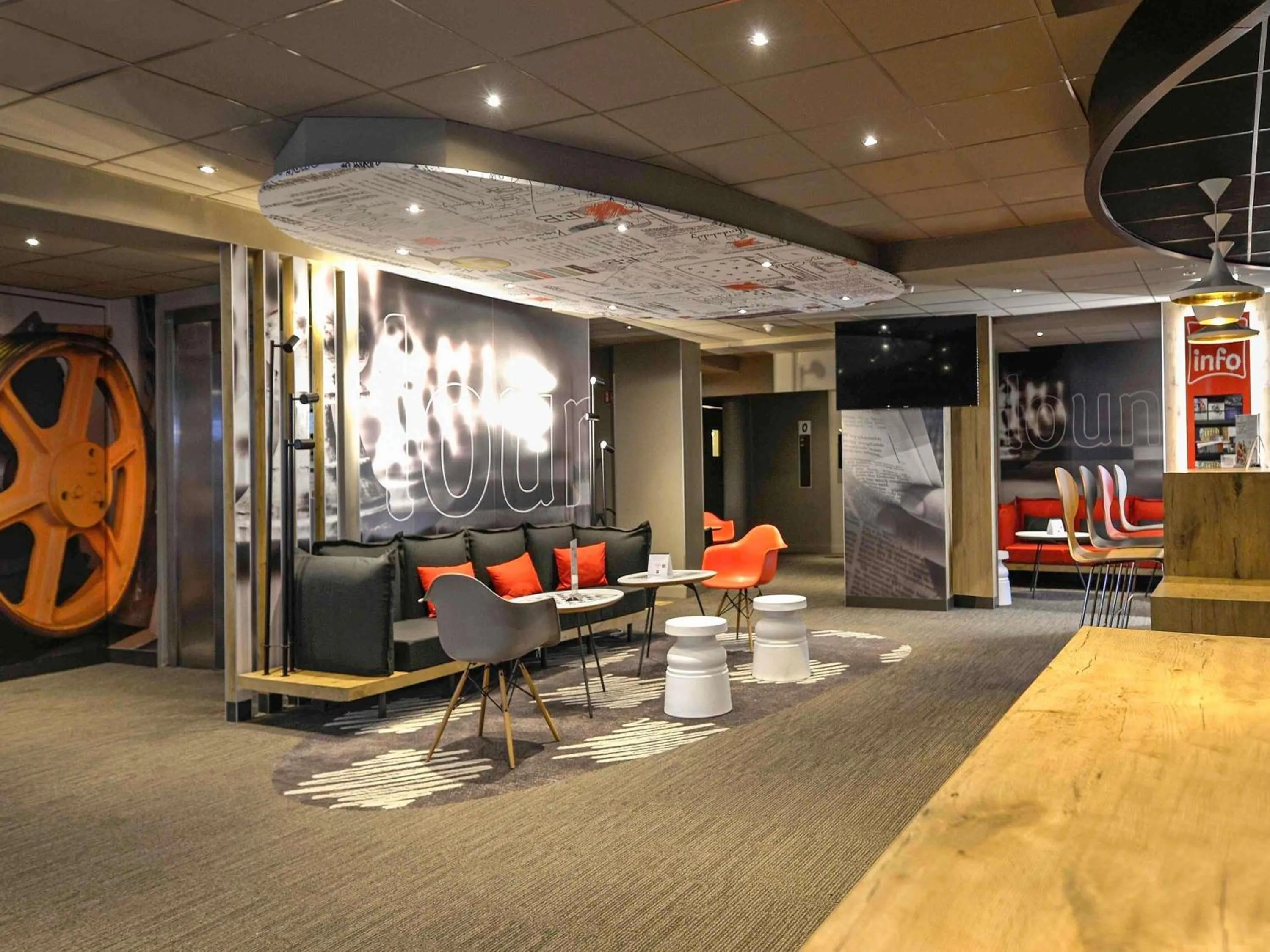 Property building in ibis Château de Fontainebleau