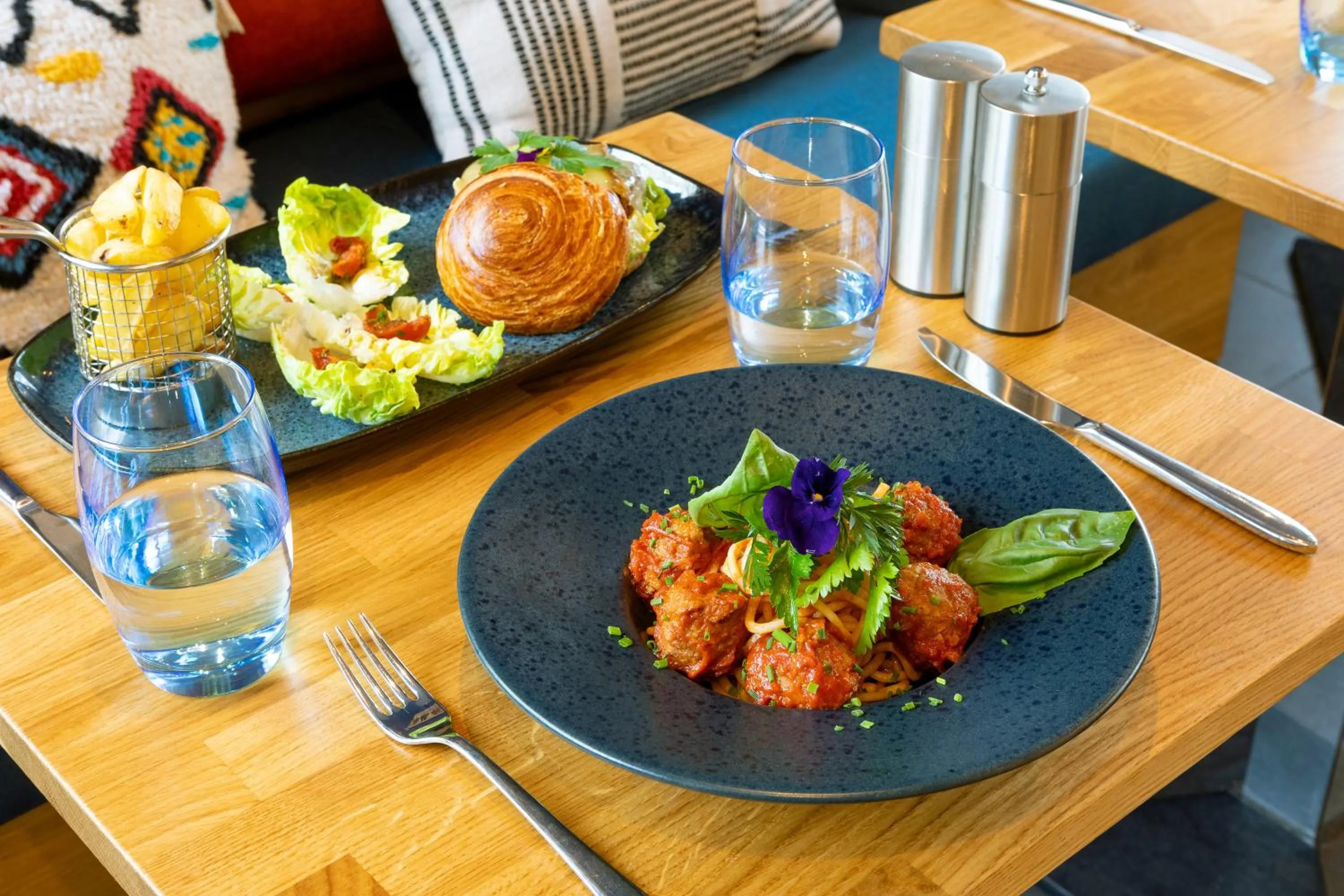 Restaurant/places to eat in ibis Paris La Villette Cité des Sciences 19ème