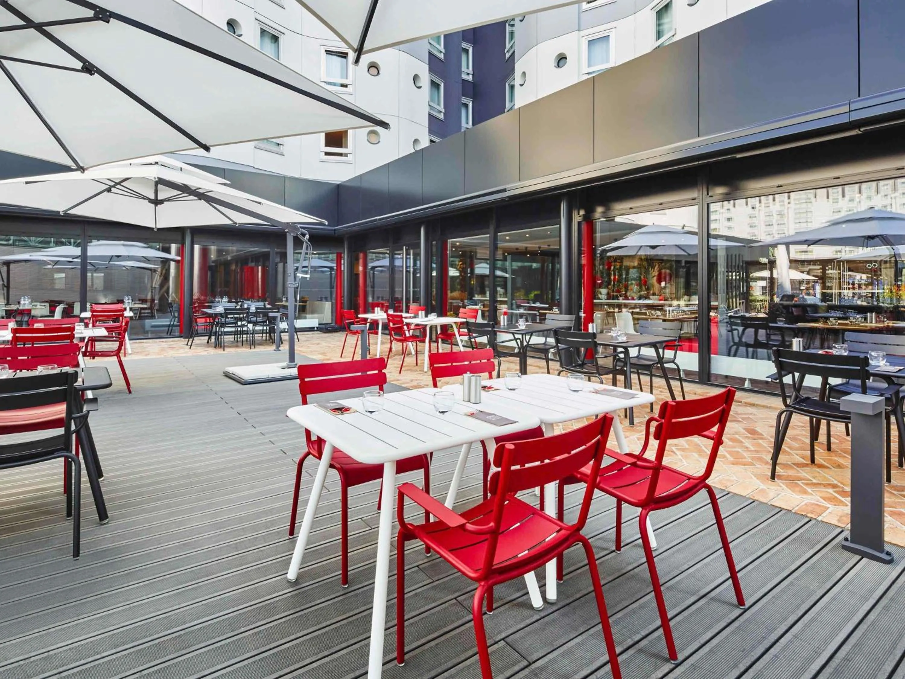 Restaurant/places to eat in ibis Paris CDG Airport