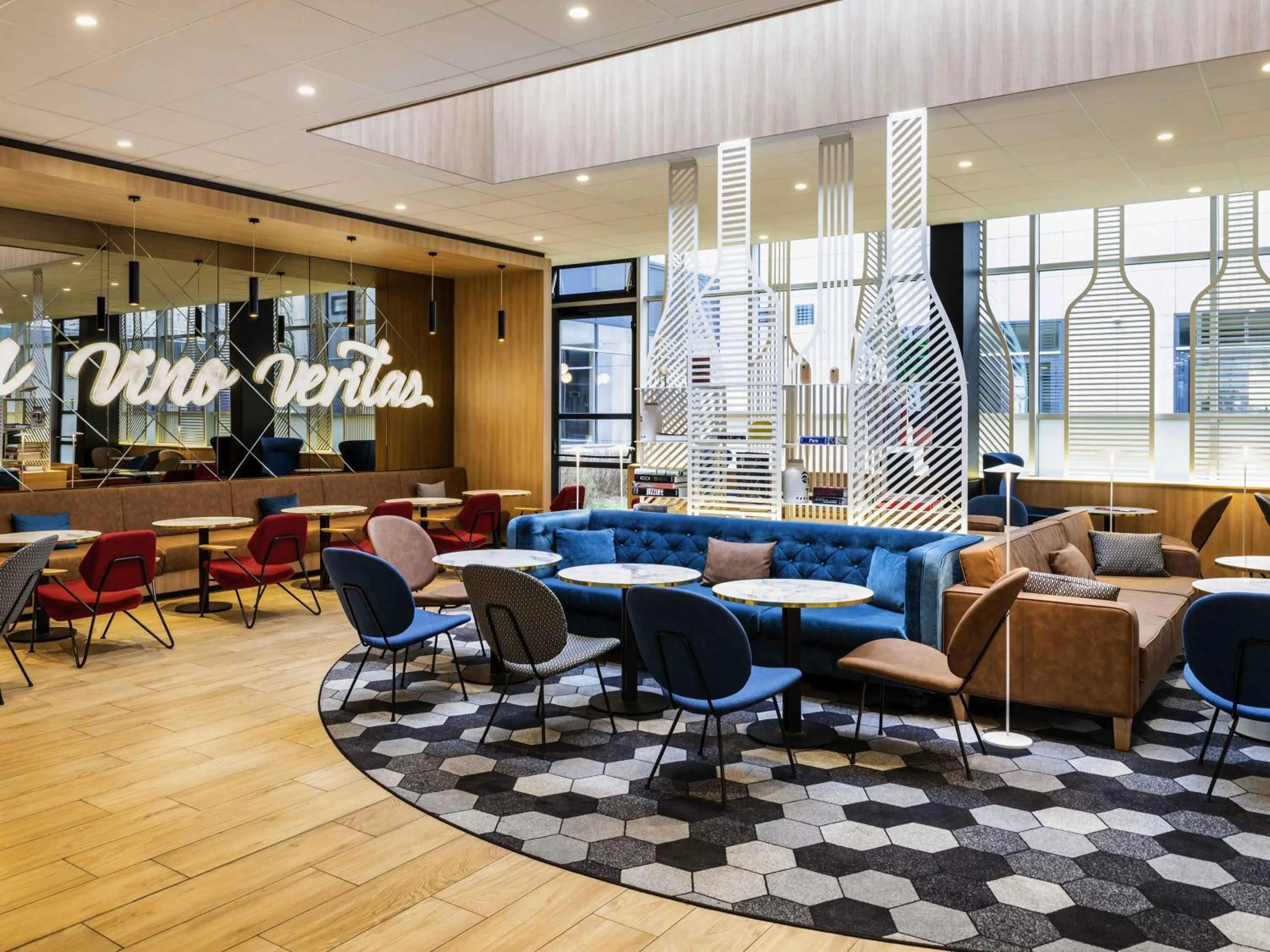 Lounge or bar in ibis Paris CDG Airport