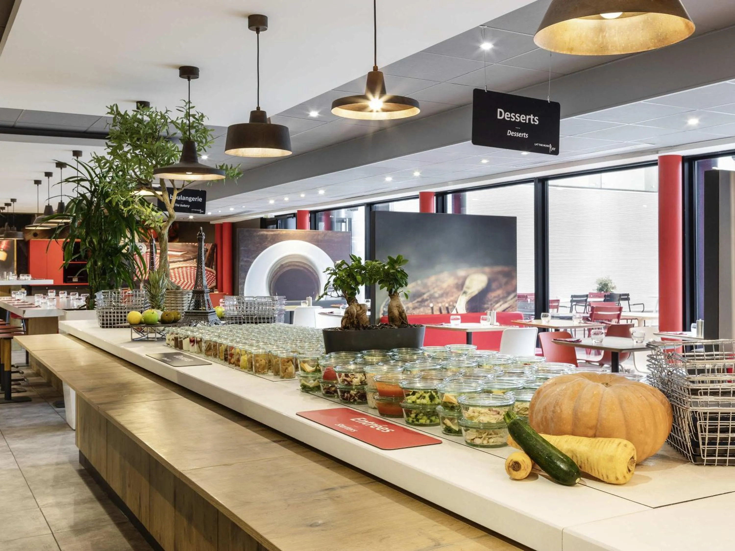 Restaurant/places to eat in ibis Paris CDG Airport