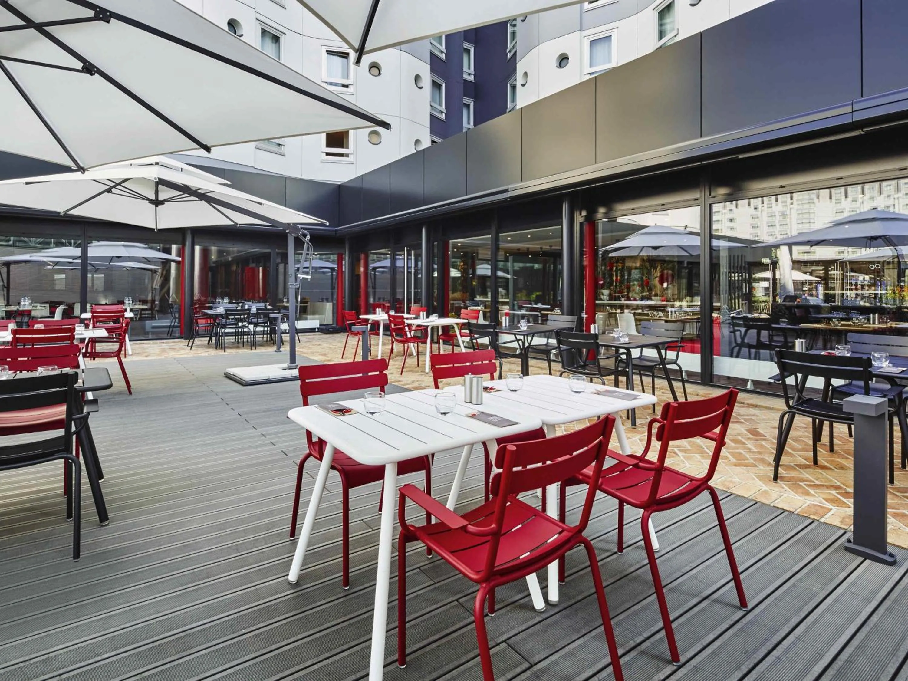 Restaurant/places to eat in ibis Paris CDG Airport