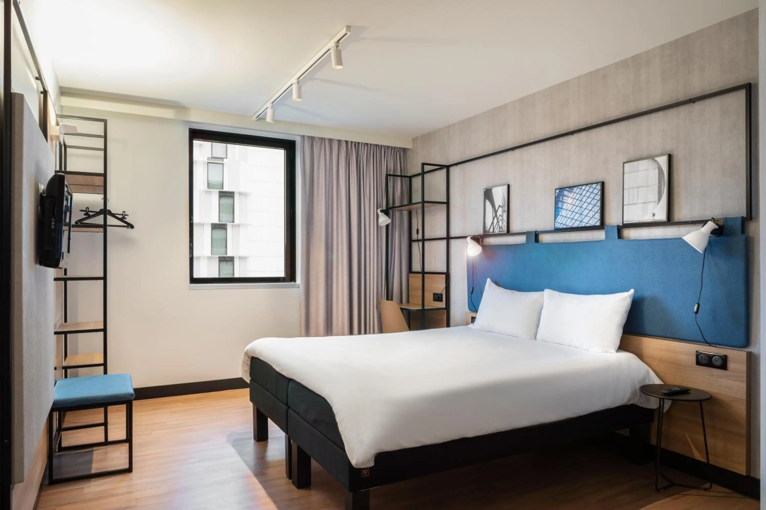 Photo of the whole room, Bed in ibis Paris CDG Airport