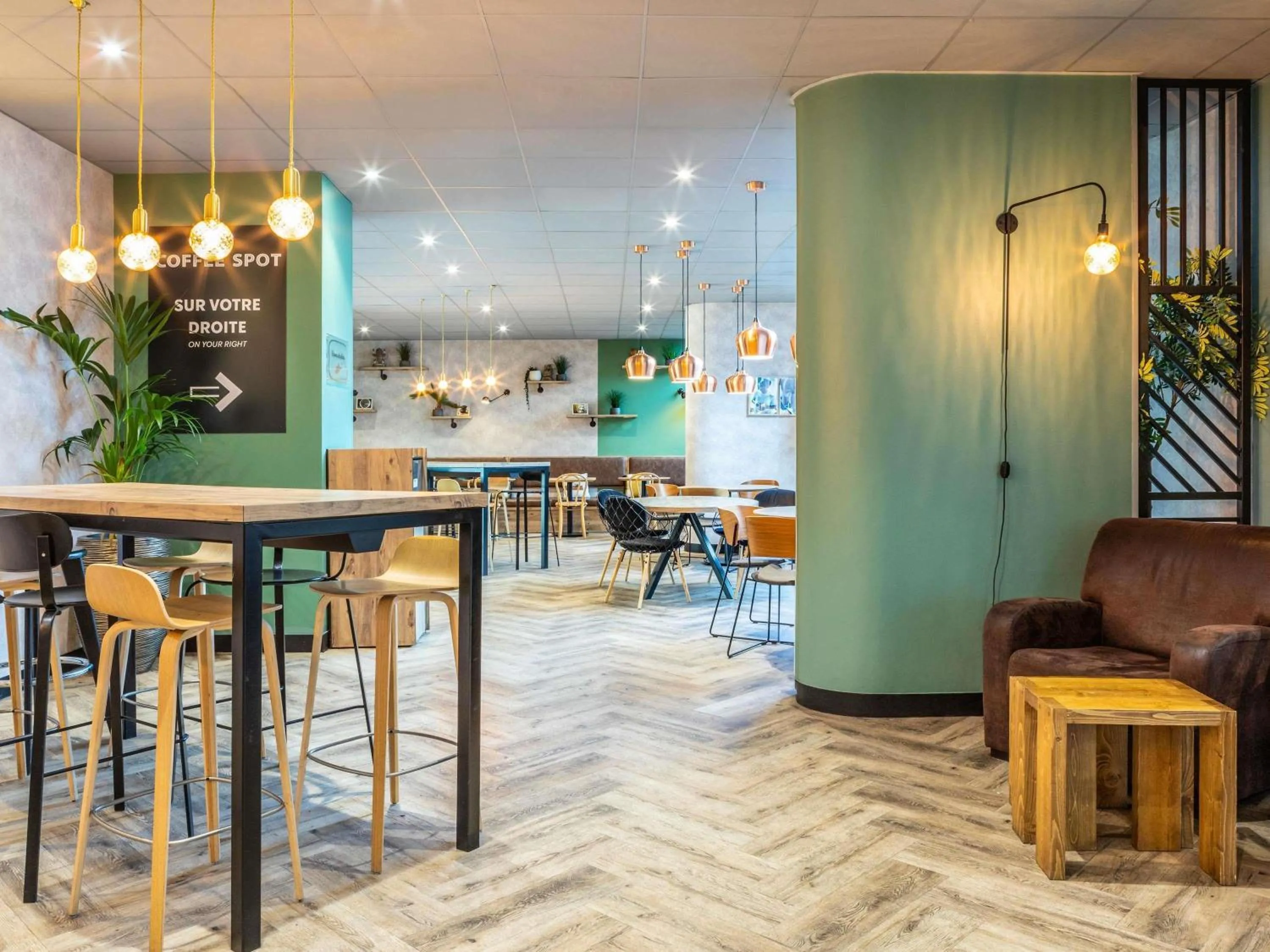 Lounge or bar in ibis Paris CDG Airport