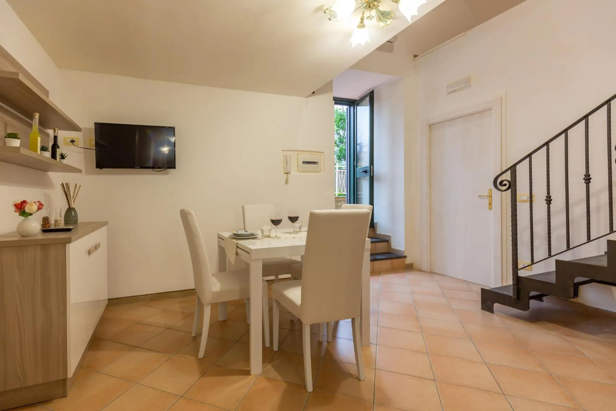 Flowers apartments & rooms