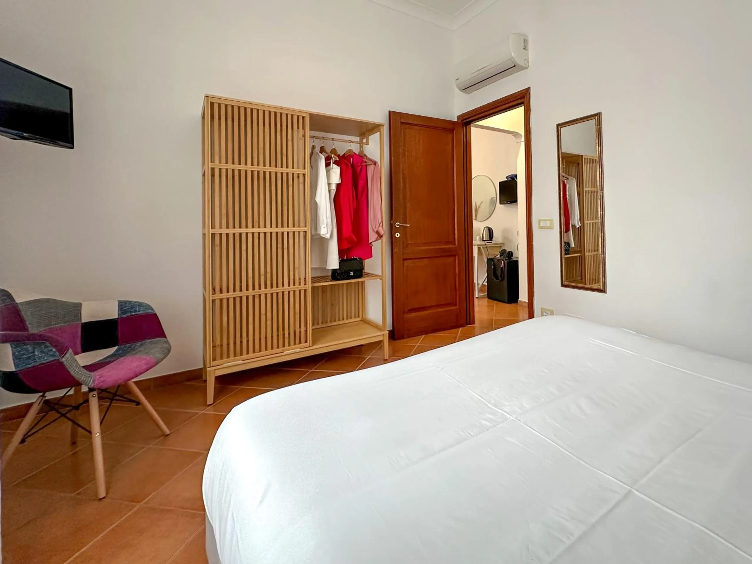 Bed in Flowers apartments & rooms