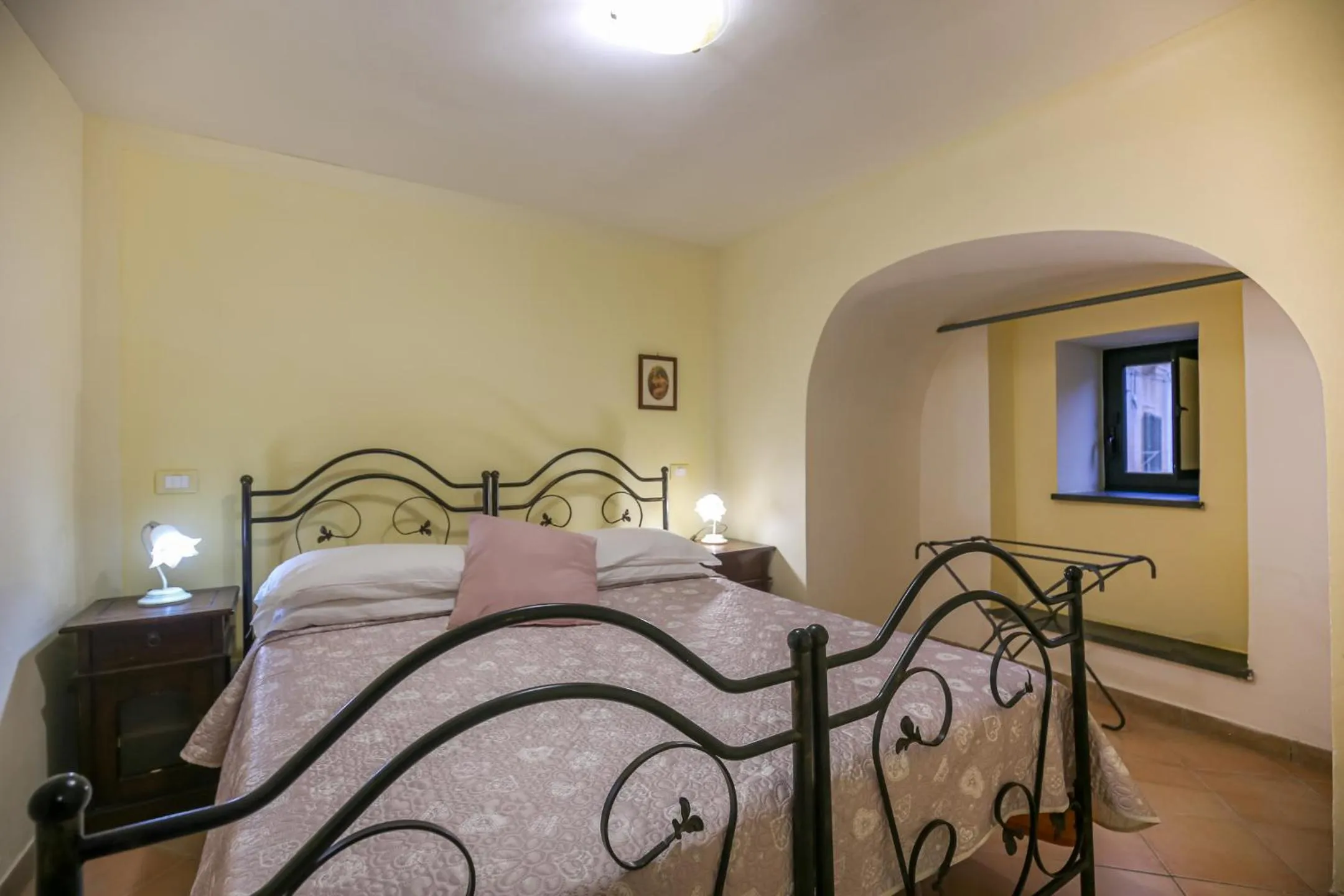 Bed in Flowers apartments & rooms