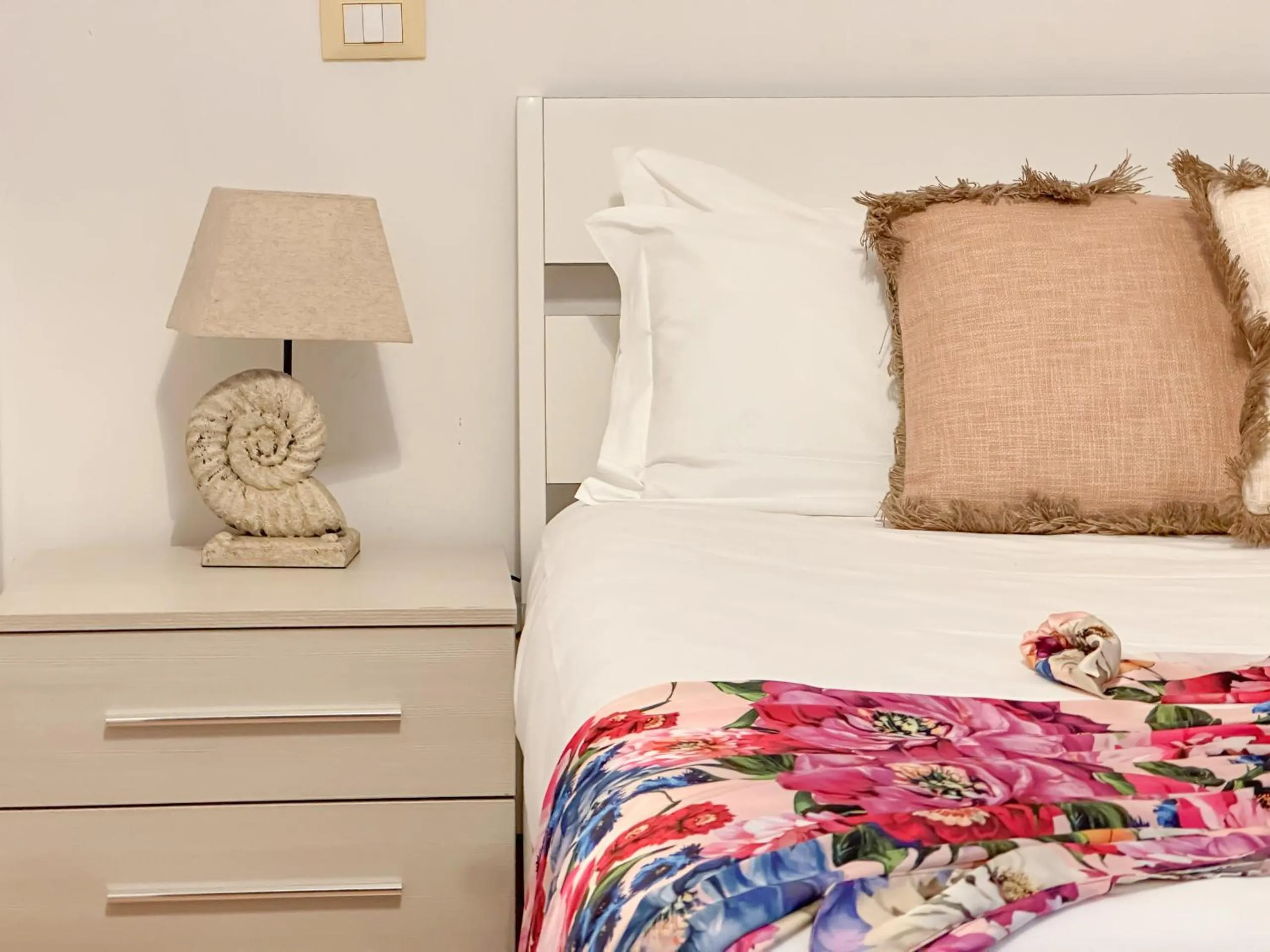 Bed in Flowers apartments & rooms