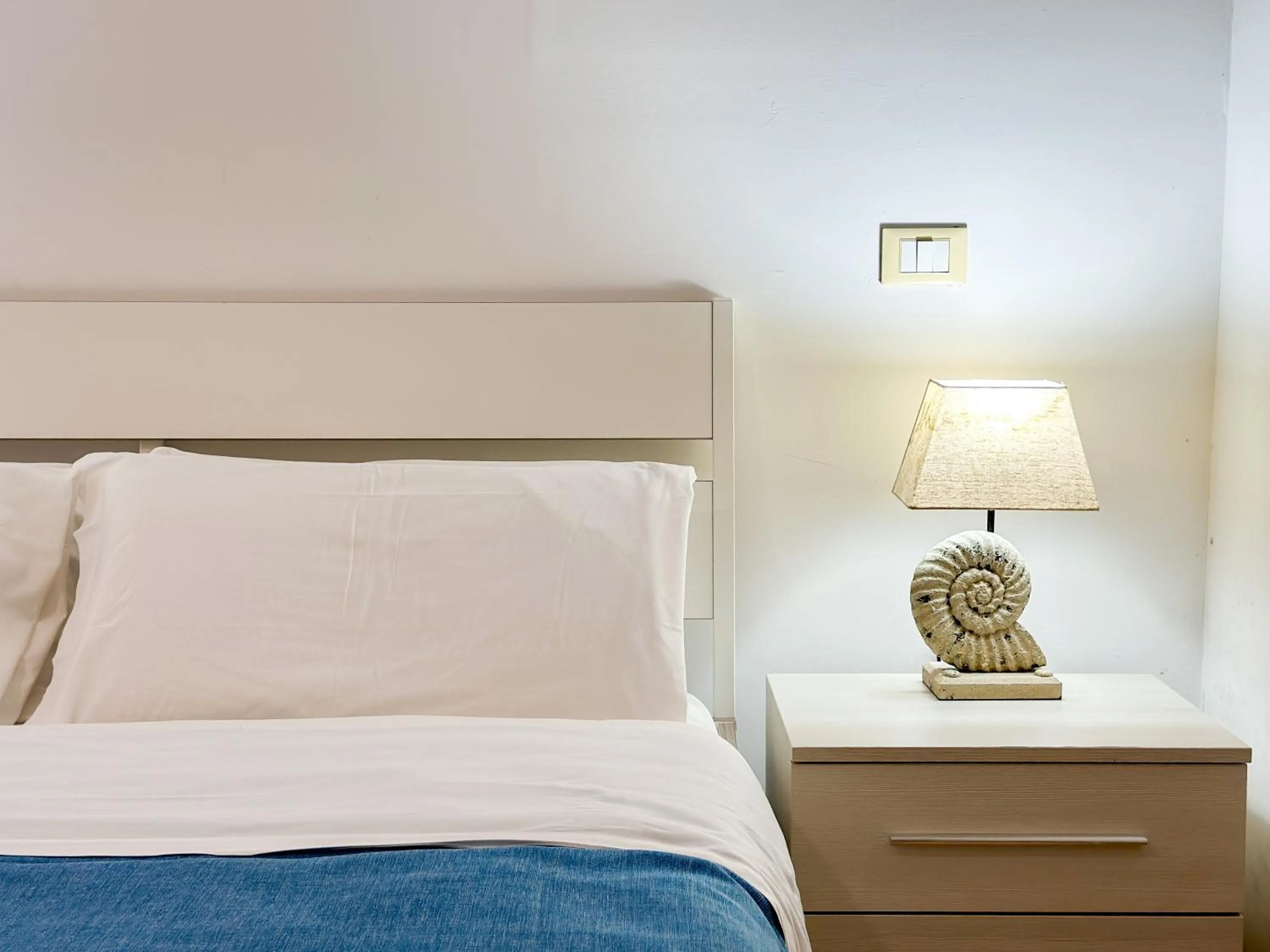 Bed in Flowers apartments & rooms