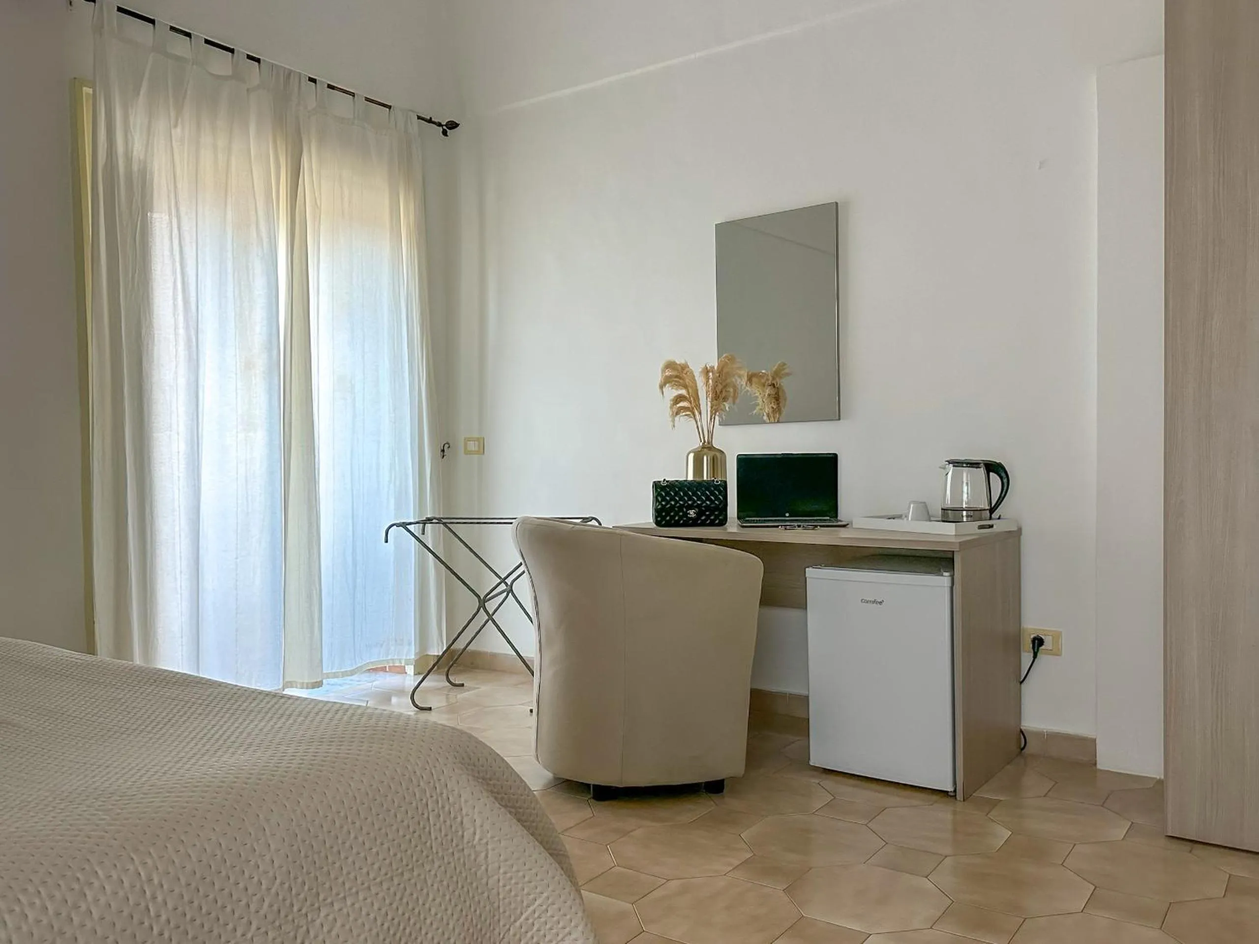 Bed in Flowers apartments & rooms