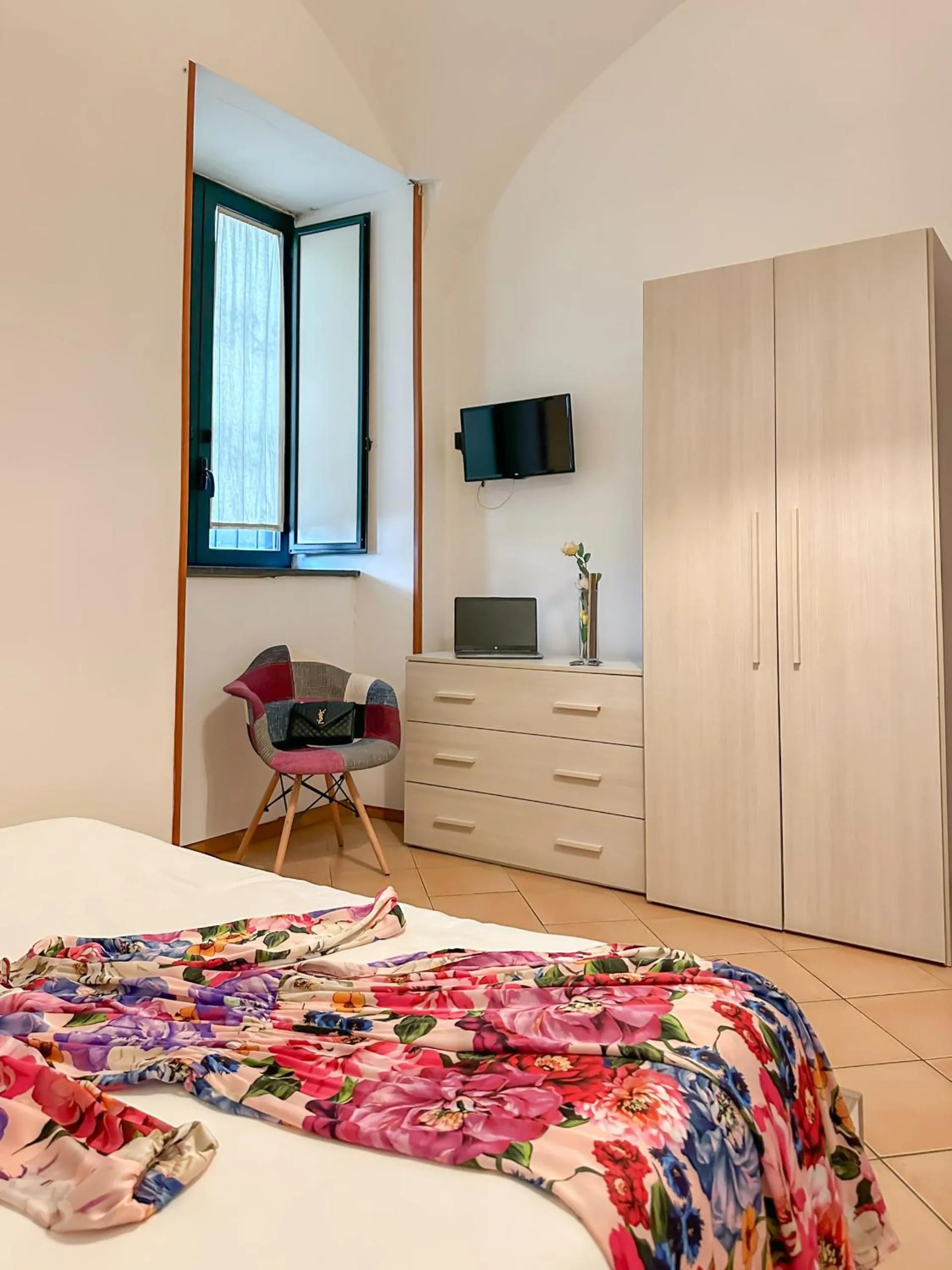 Bed in Flowers apartments & rooms