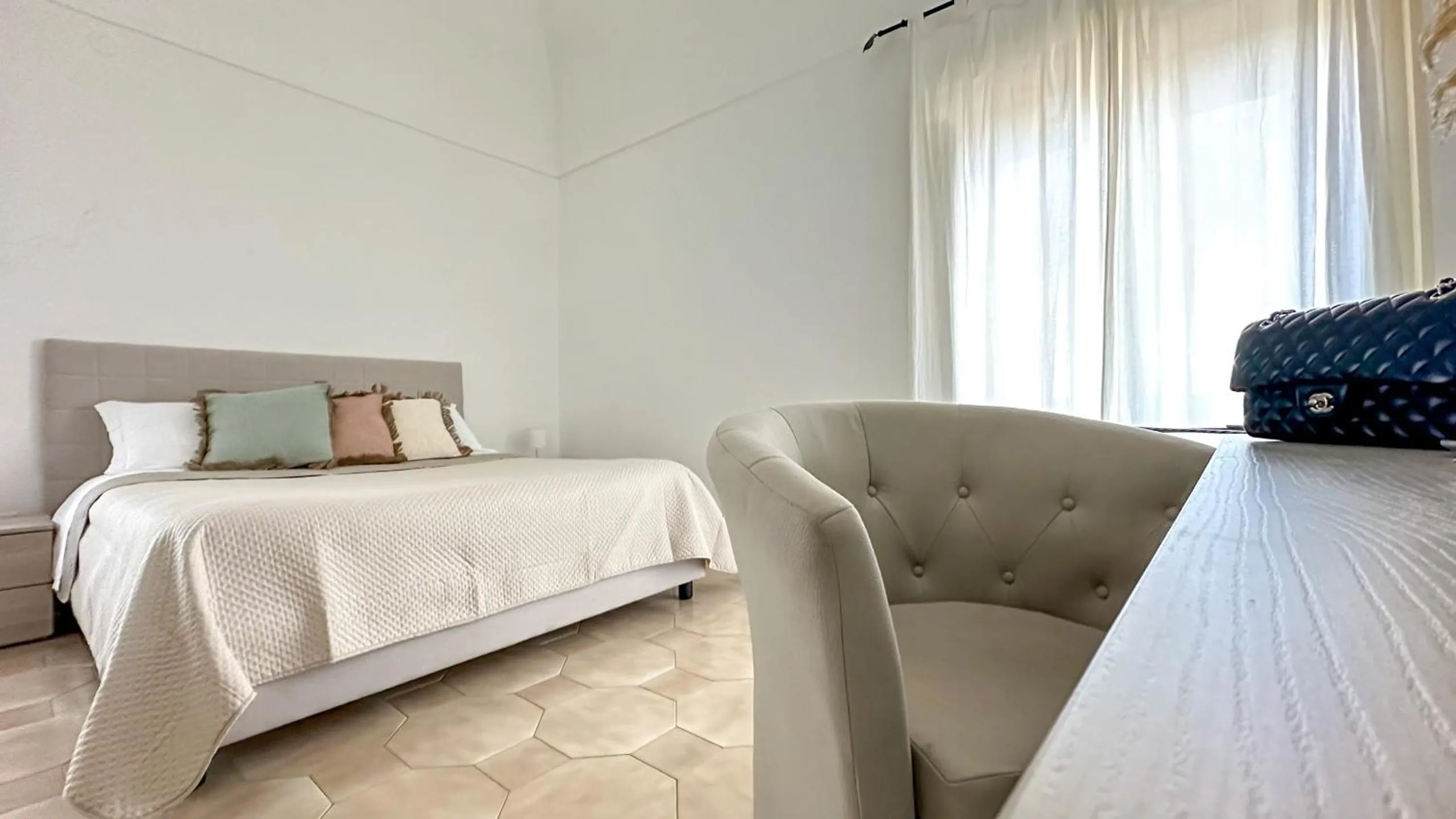 Bed in Flowers apartments & rooms