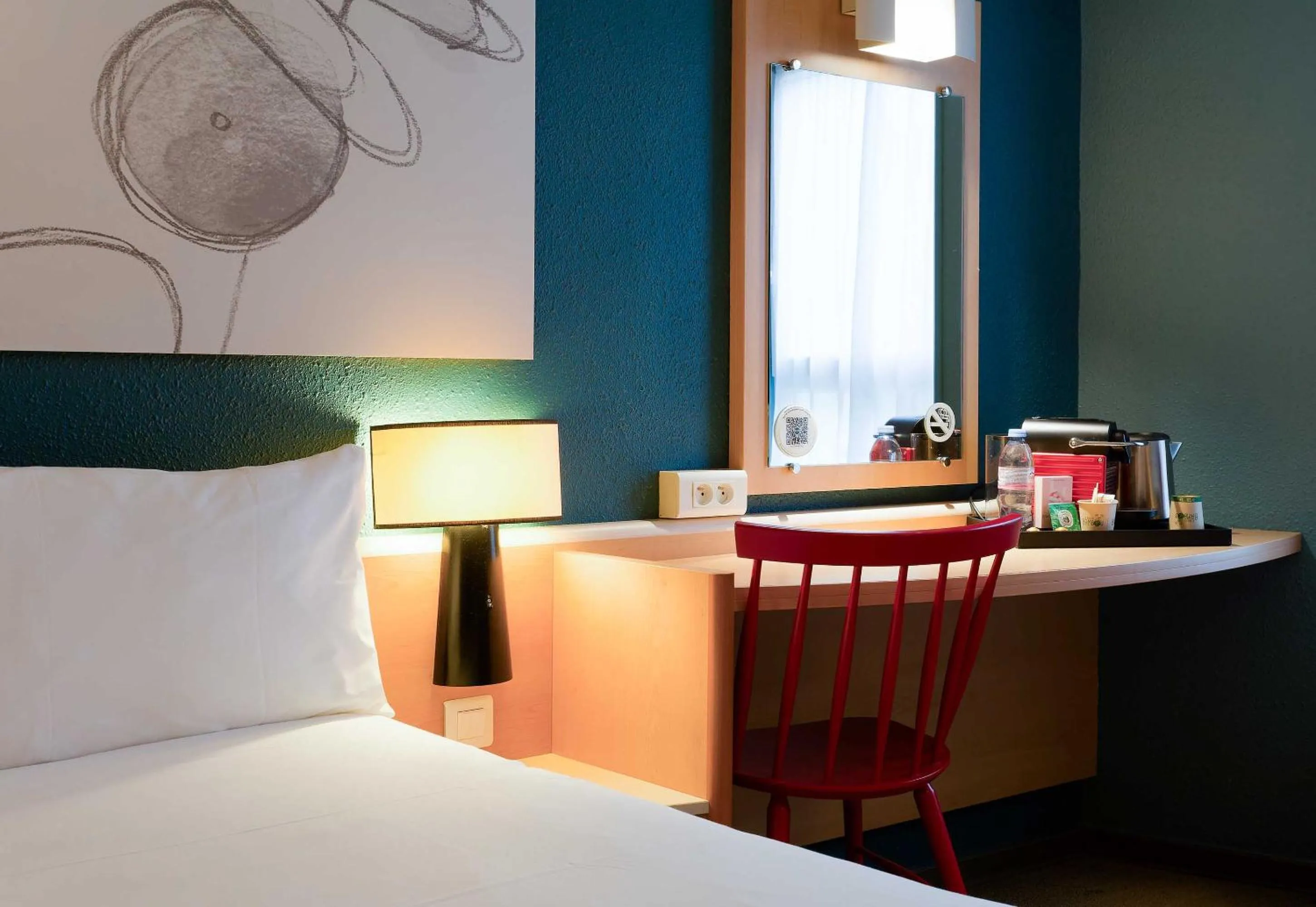 Bedroom, Bed in B&B HOTEL Reims Centre Erlon