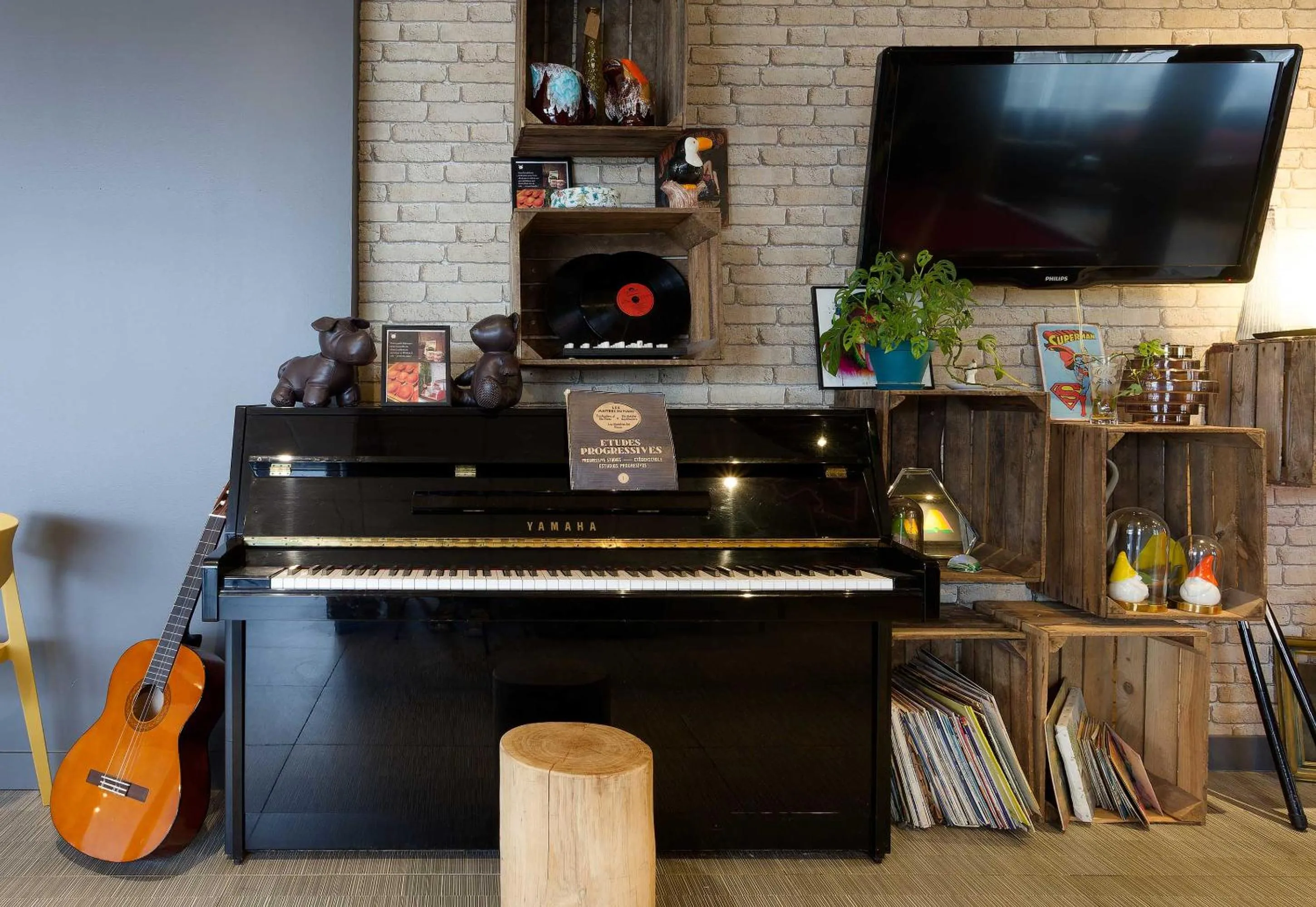 Seating area in B&B HOTEL Reims Centre Erlon