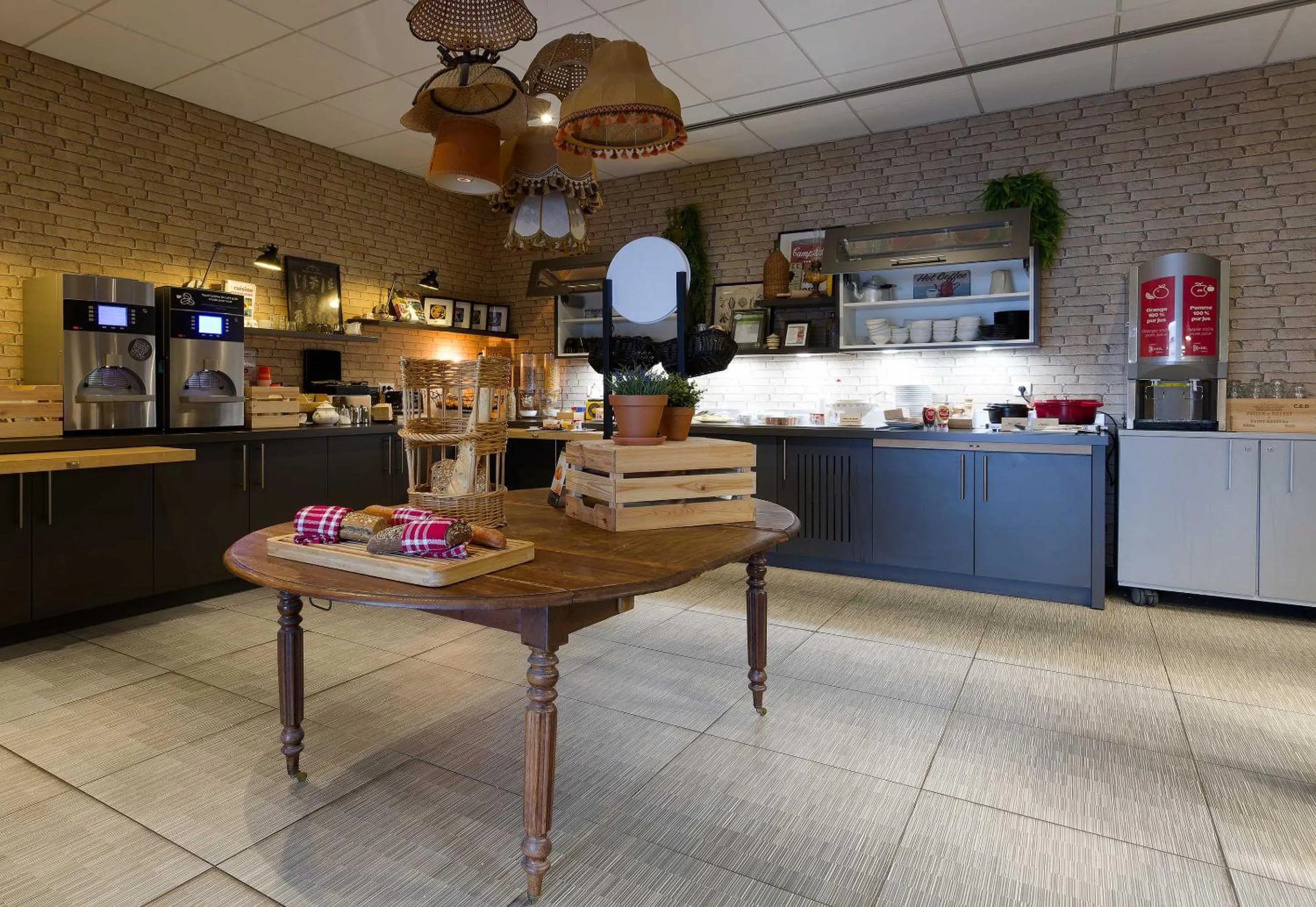 Buffet breakfast in B&B HOTEL Reims Centre Erlon