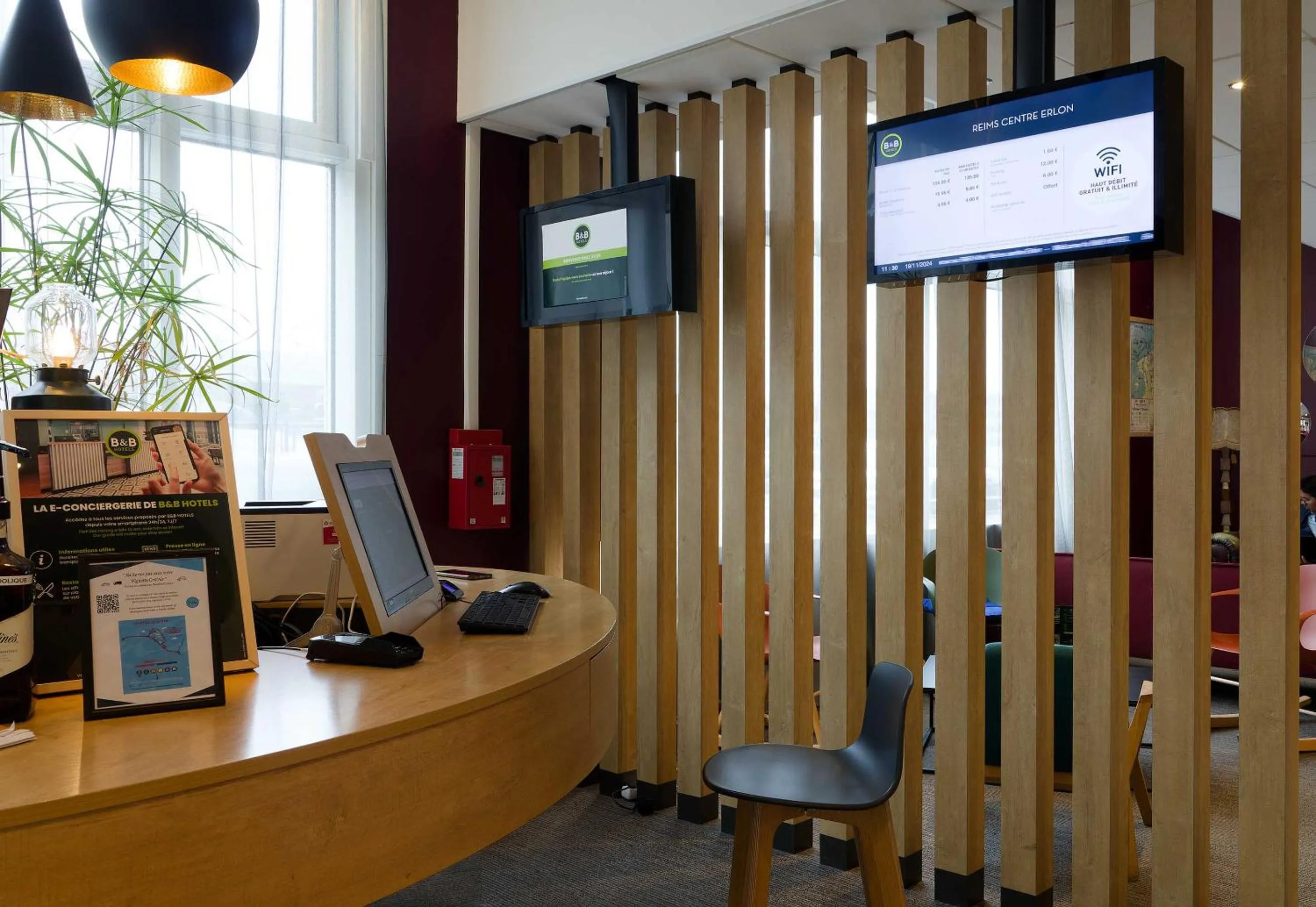 Lobby or reception in B&B HOTEL Reims Centre Erlon