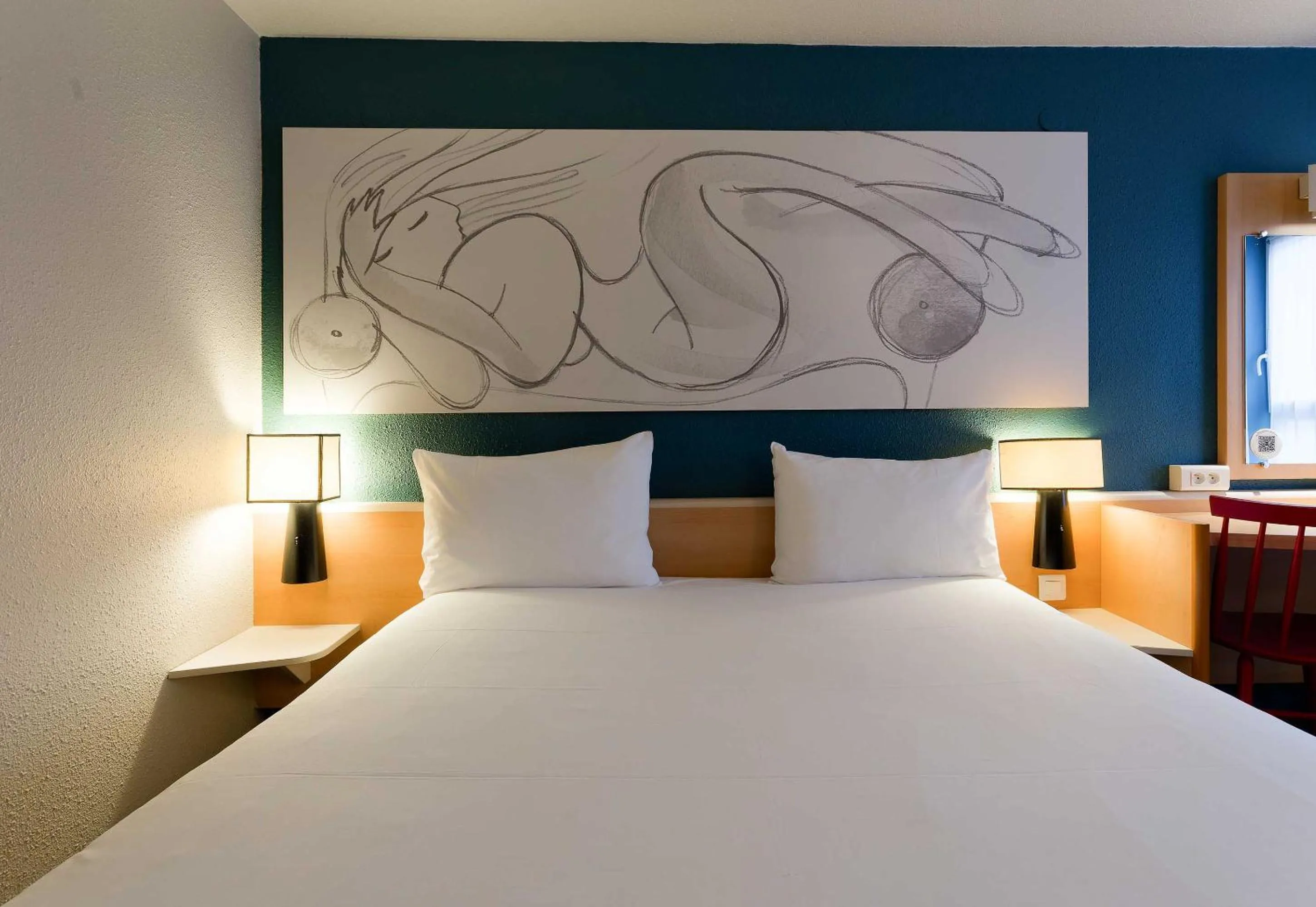 Bedroom, Bed in B&B HOTEL Reims Centre Erlon