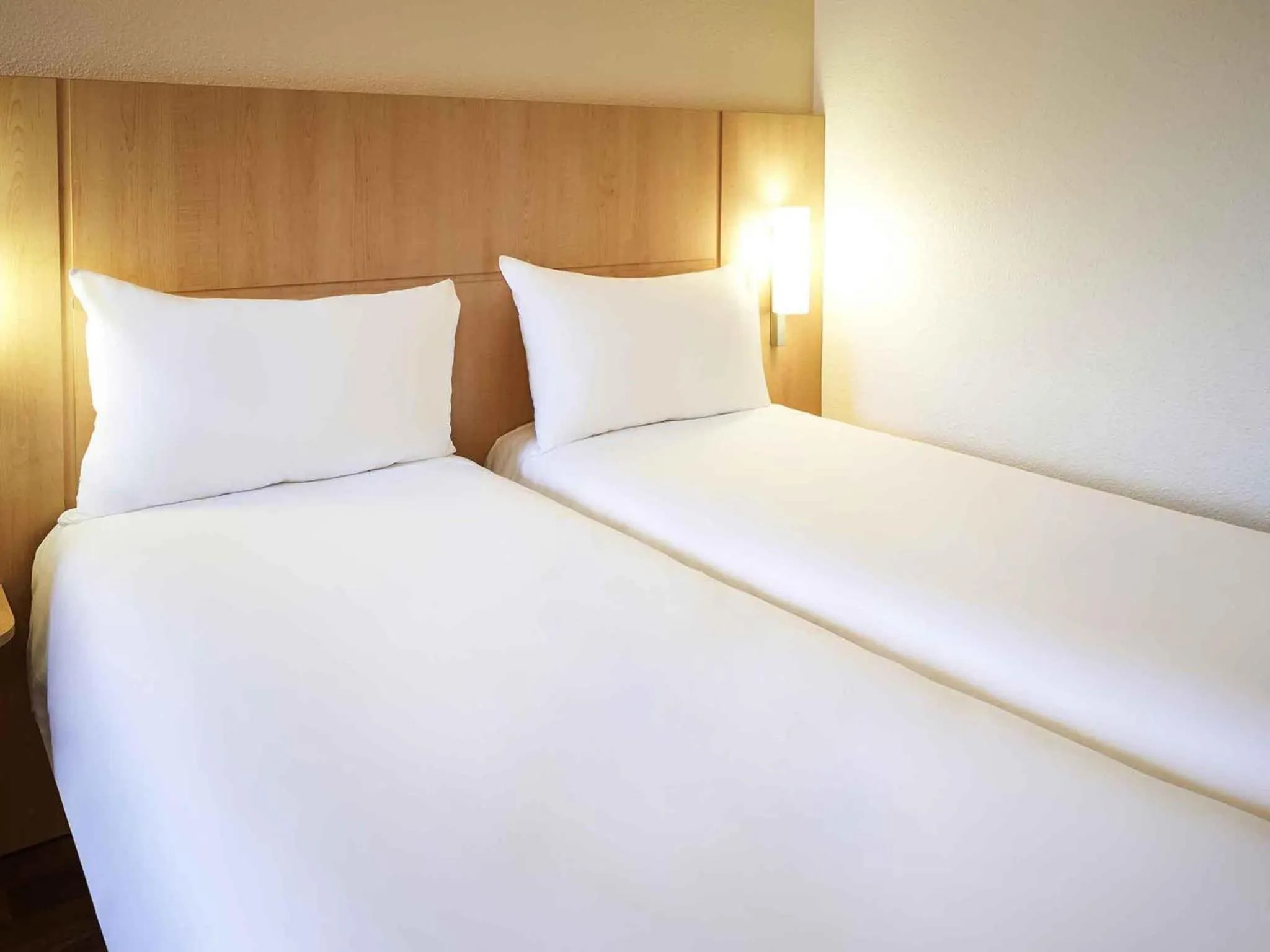 Bedroom, Bed in ibis Toulouse Centre