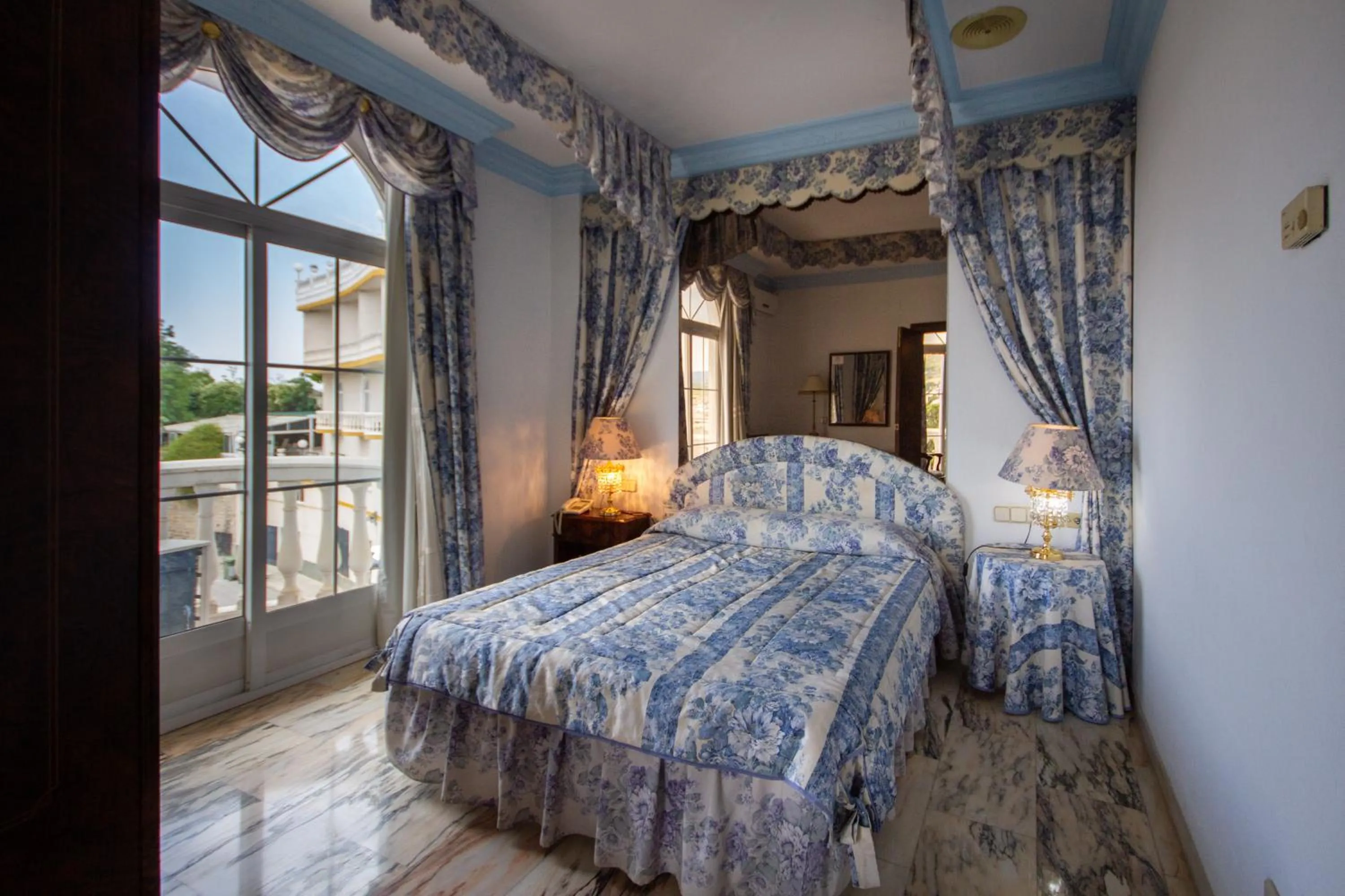 Bed in Hotel Hidalgo