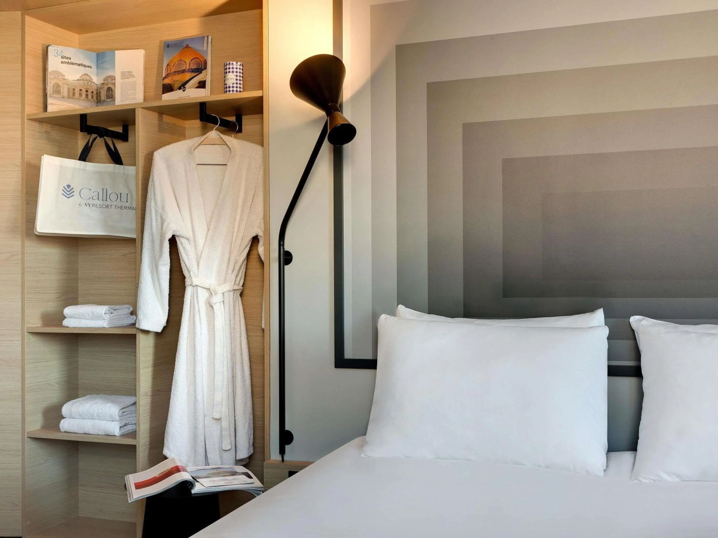 Bedroom, Bed in ibis Vichy