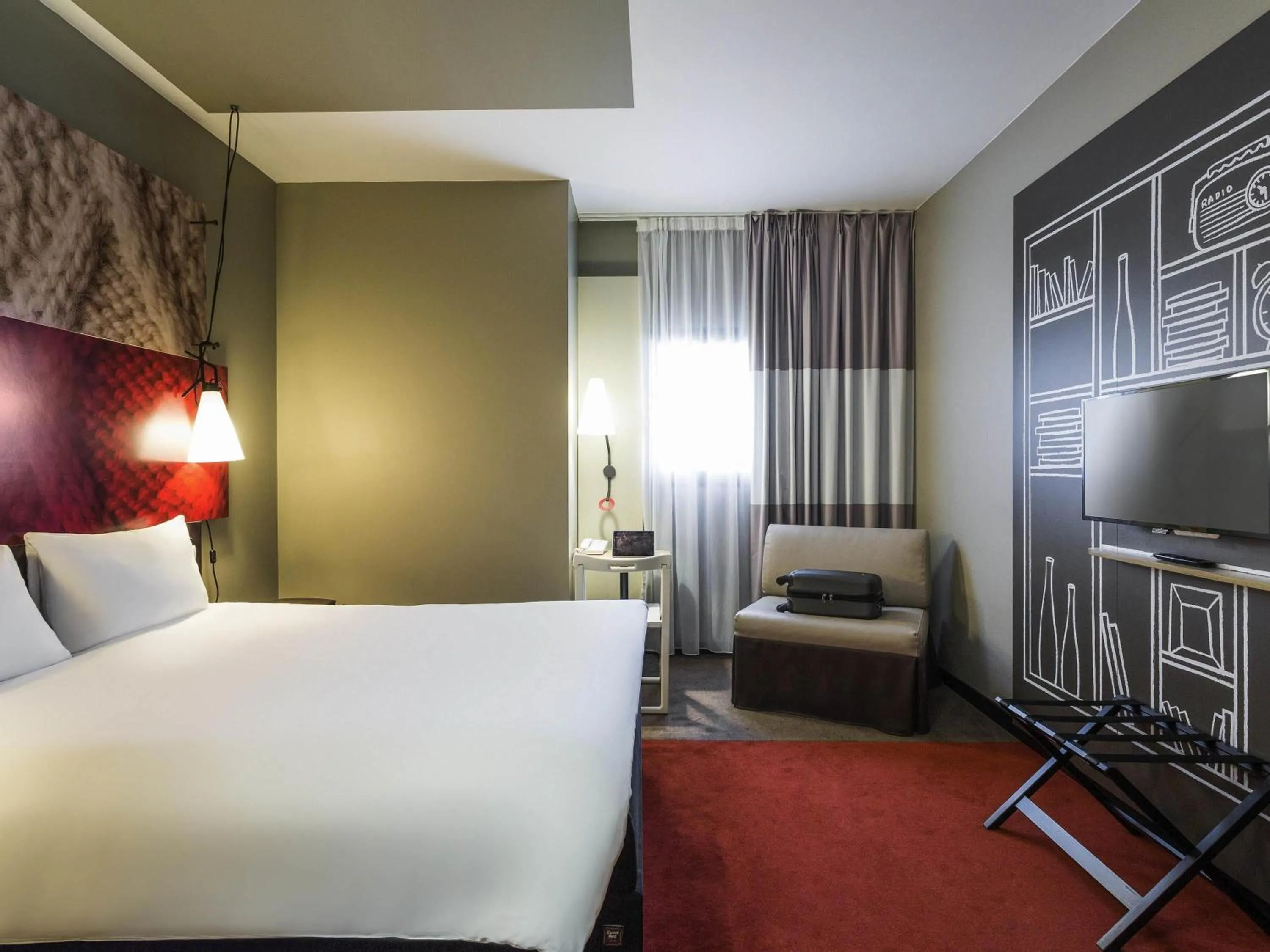 Bedroom, Bed in ibis Bordeaux Centre - Gare Saint-Jean