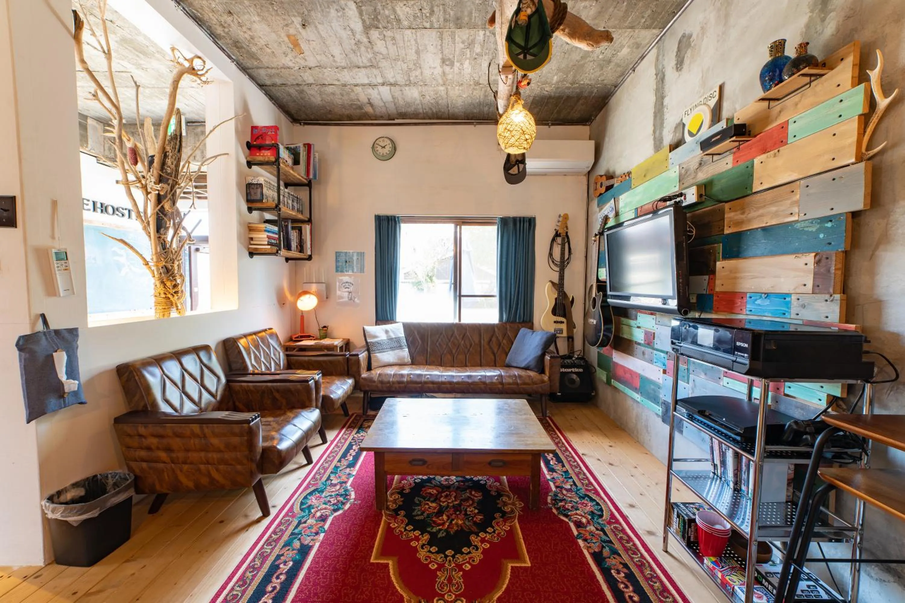 Library in Ichi The Hostel