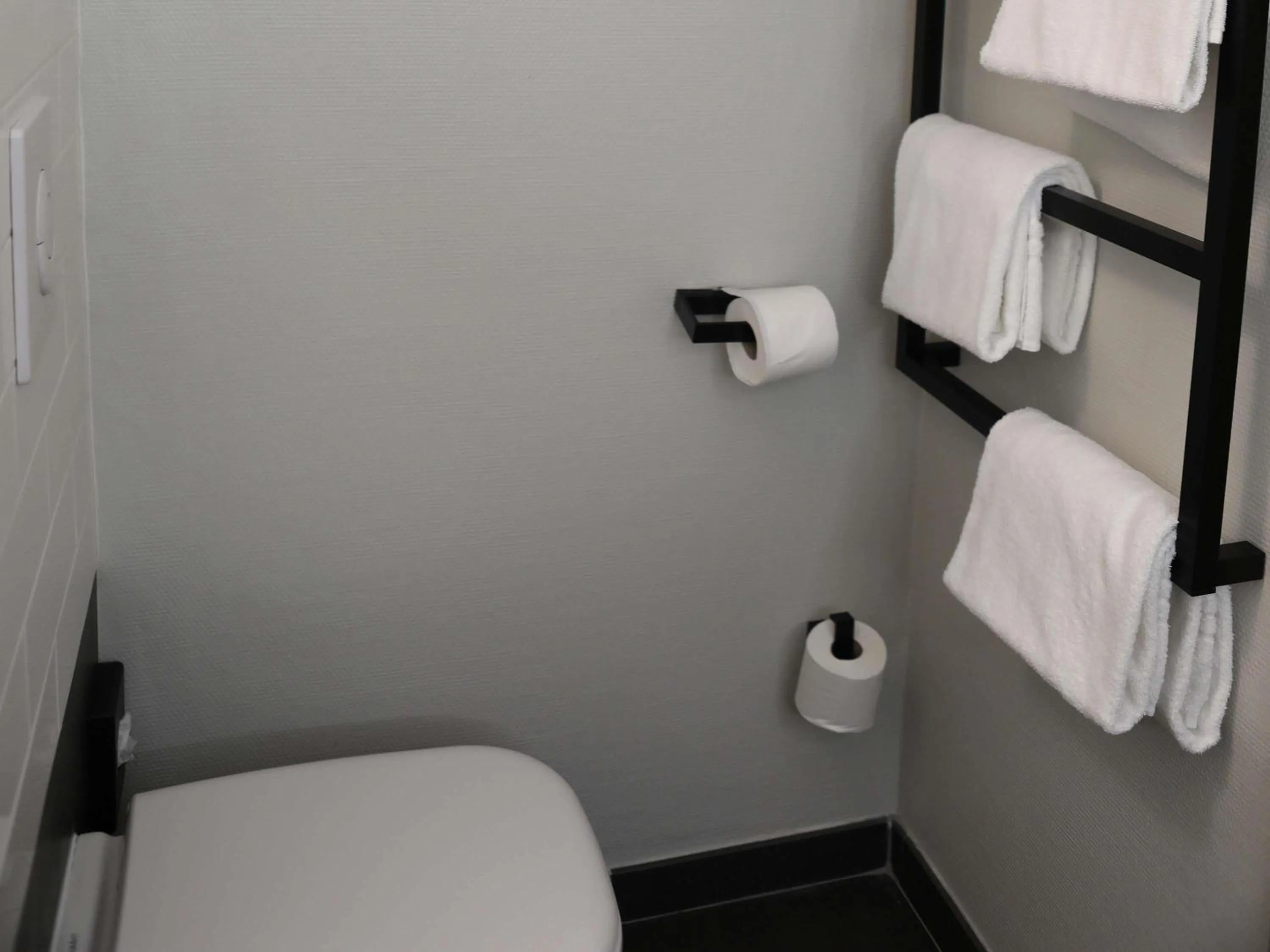 Bedroom in ibis Aubenas