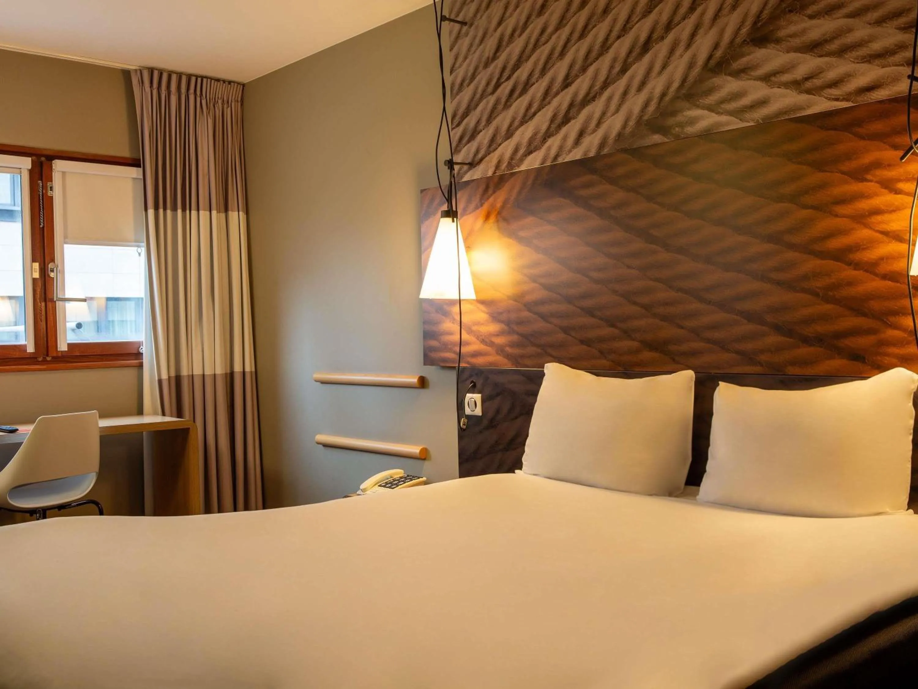 Bedroom, Bed in ibis Paris Bercy Village