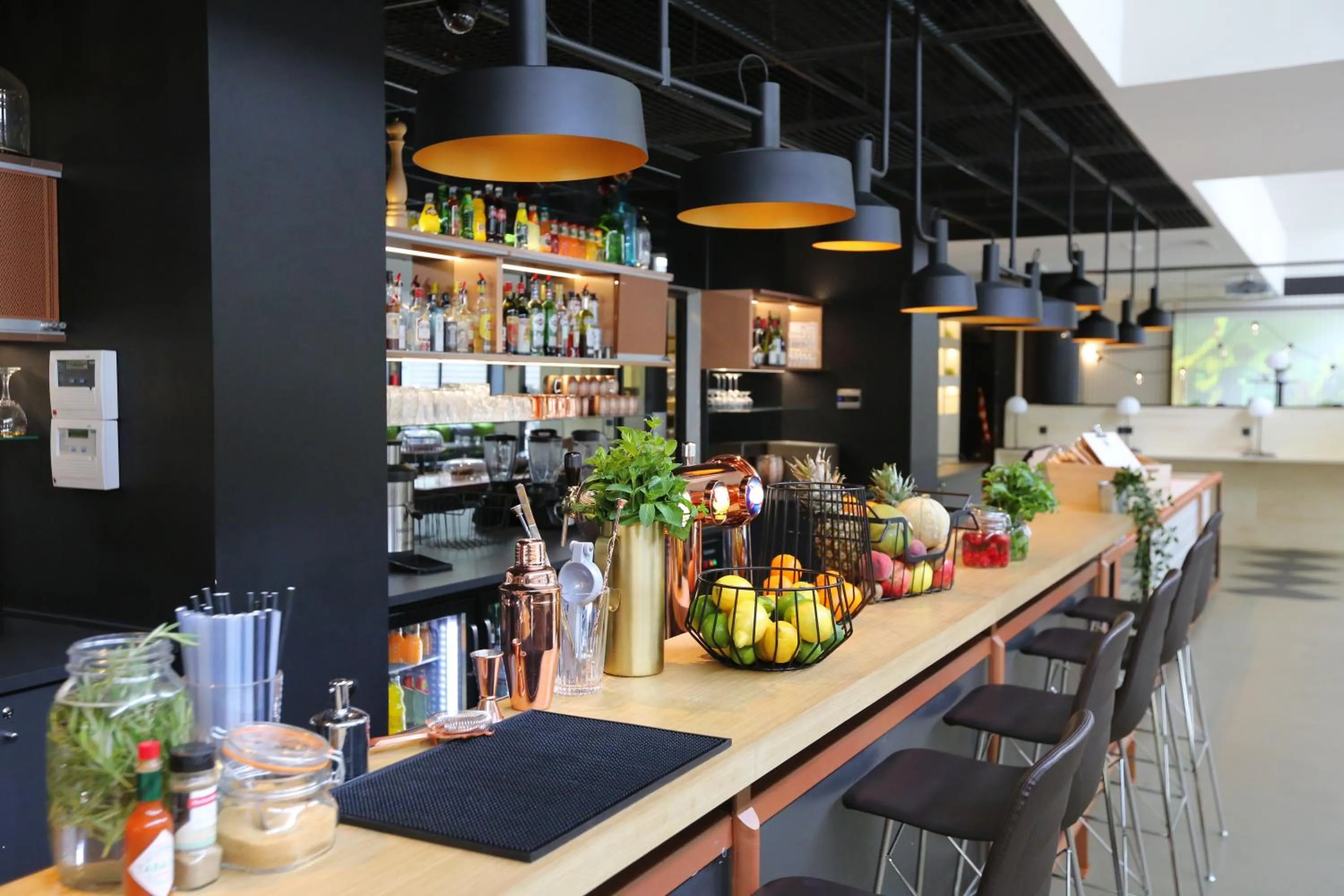 Lounge or bar in ibis Paris Bercy Village