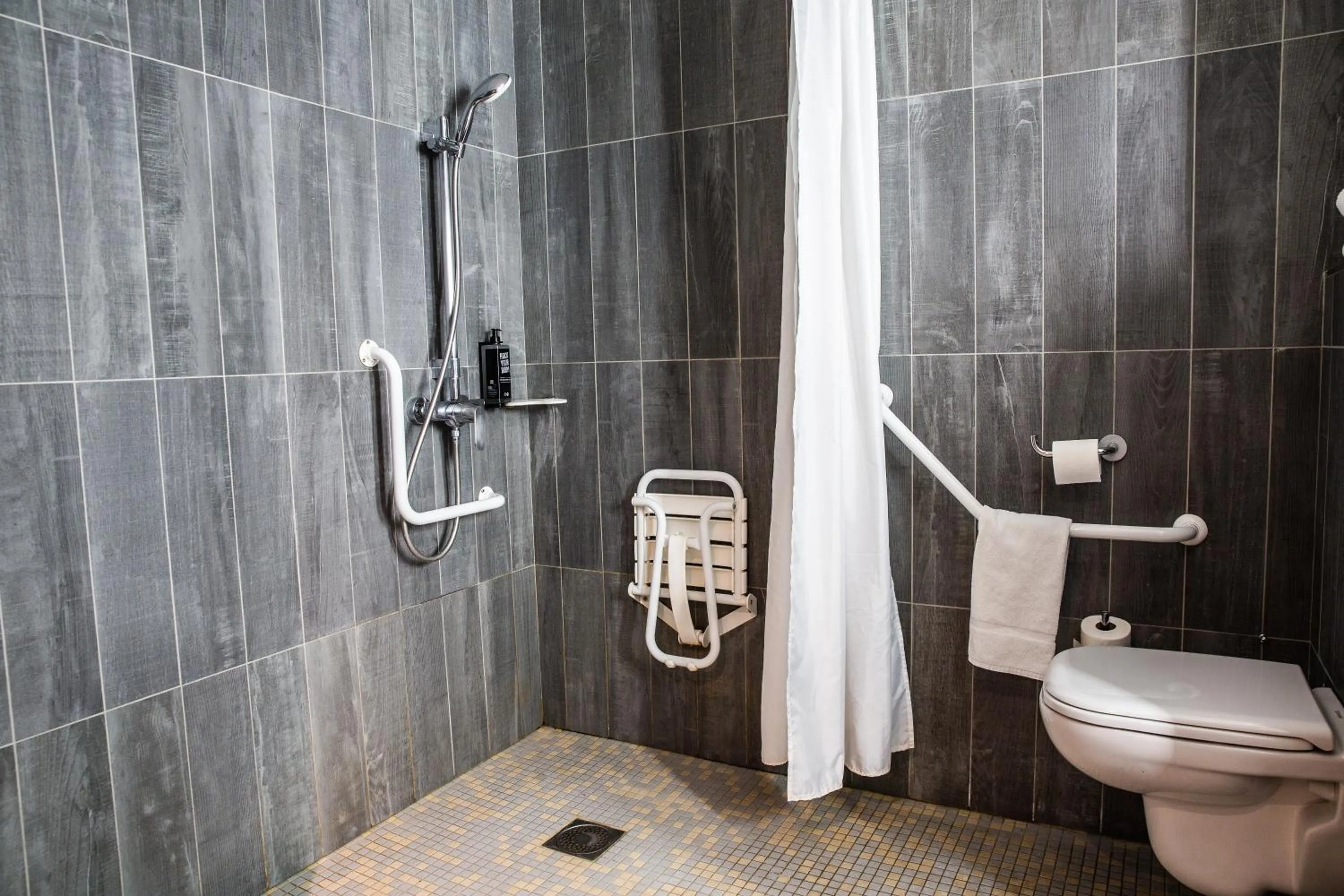 Bathroom in ibis Paris Bercy Village