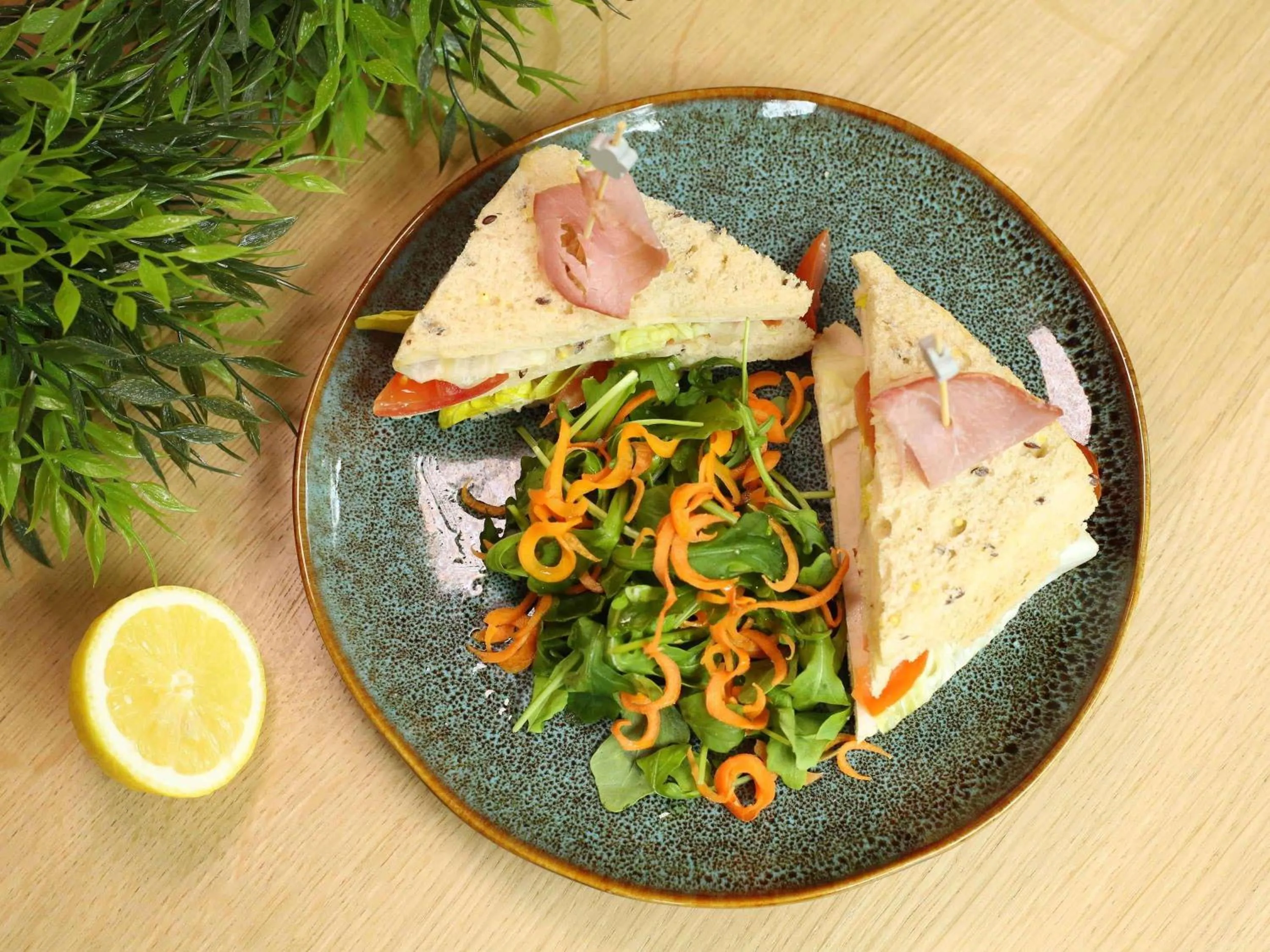 Restaurant/places to eat in ibis Paris Bercy Village